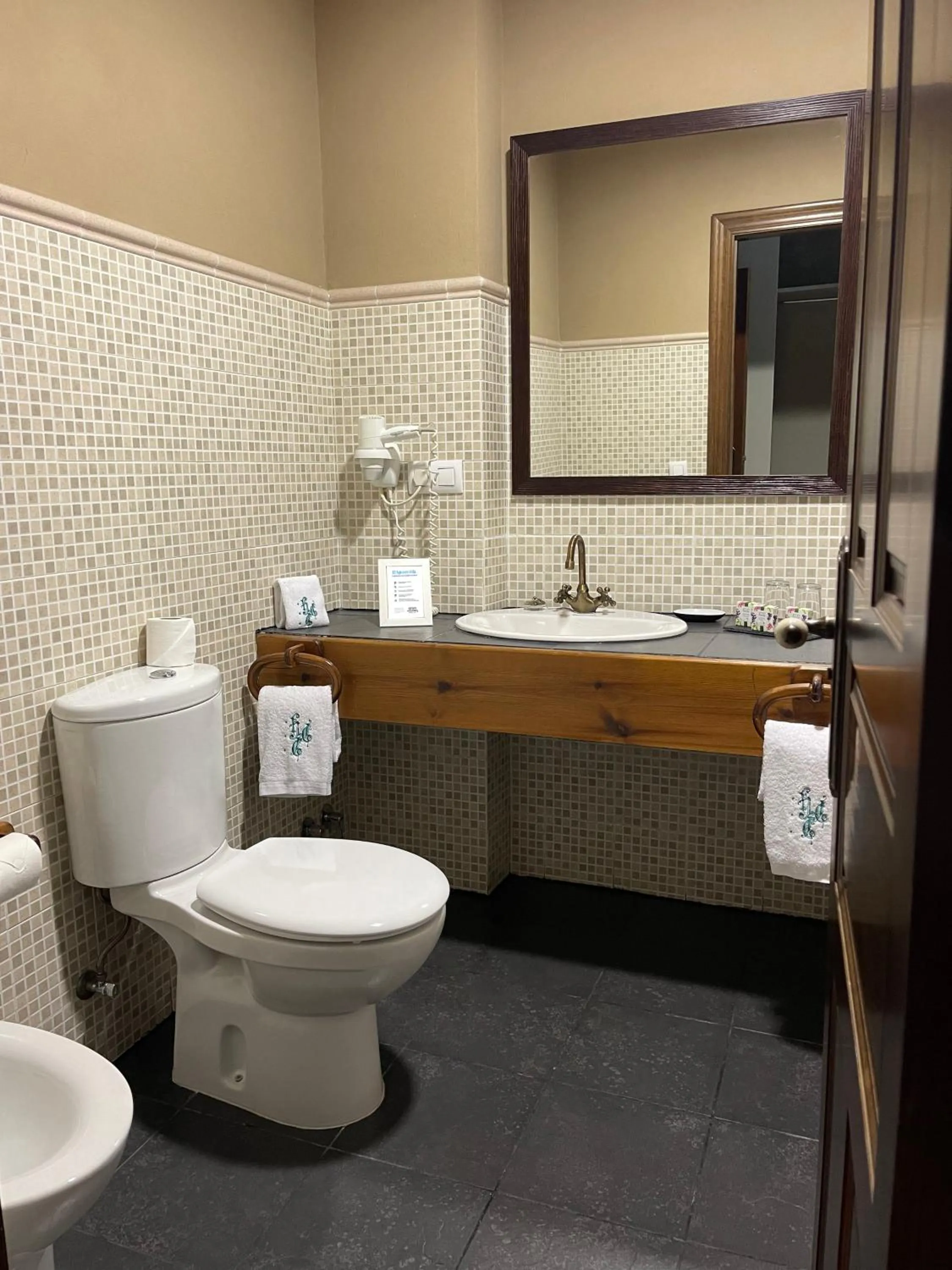 Bathroom in Hotel Rural Casona de Cefontes