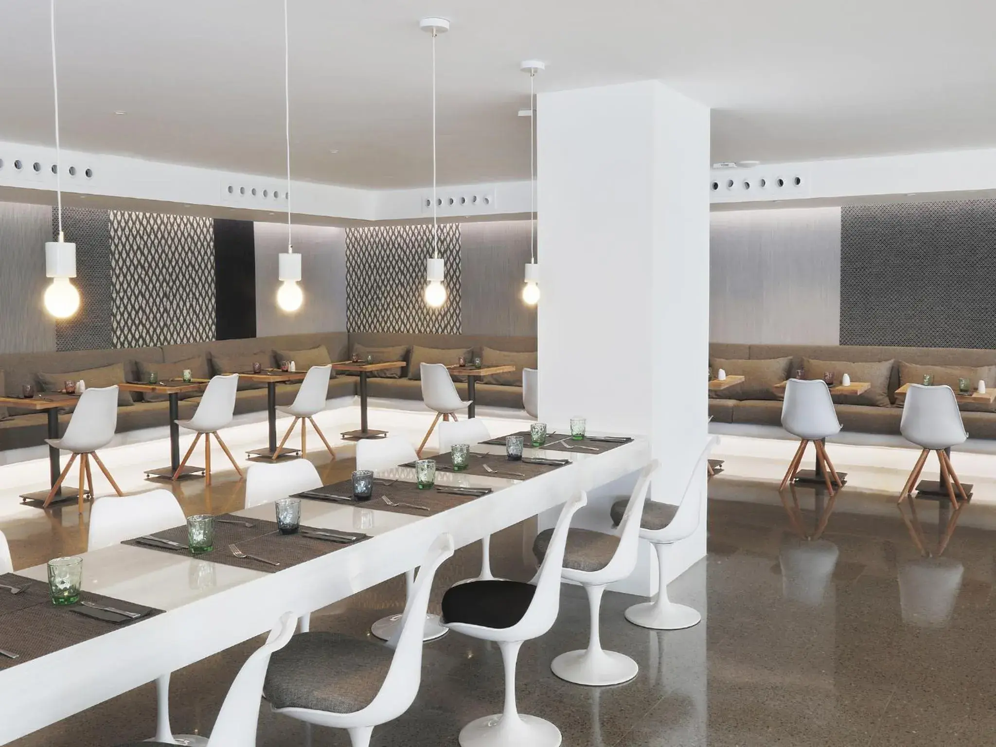 Restaurant/places to eat in HM Balanguera Beach - Adults Only Restaurant/places to eat in HM Balanguera Beach - Adults Only