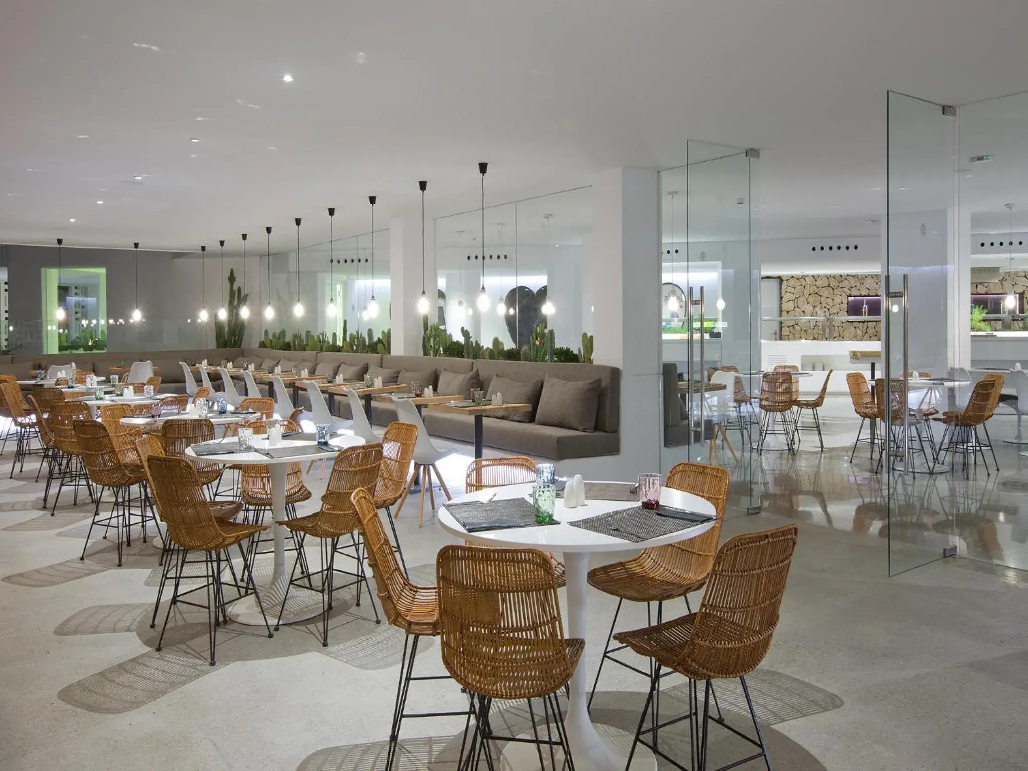 Restaurant/places to eat in HM Balanguera Beach - Adults Only Restaurant/places to eat in HM Balanguera Beach - Adults Only