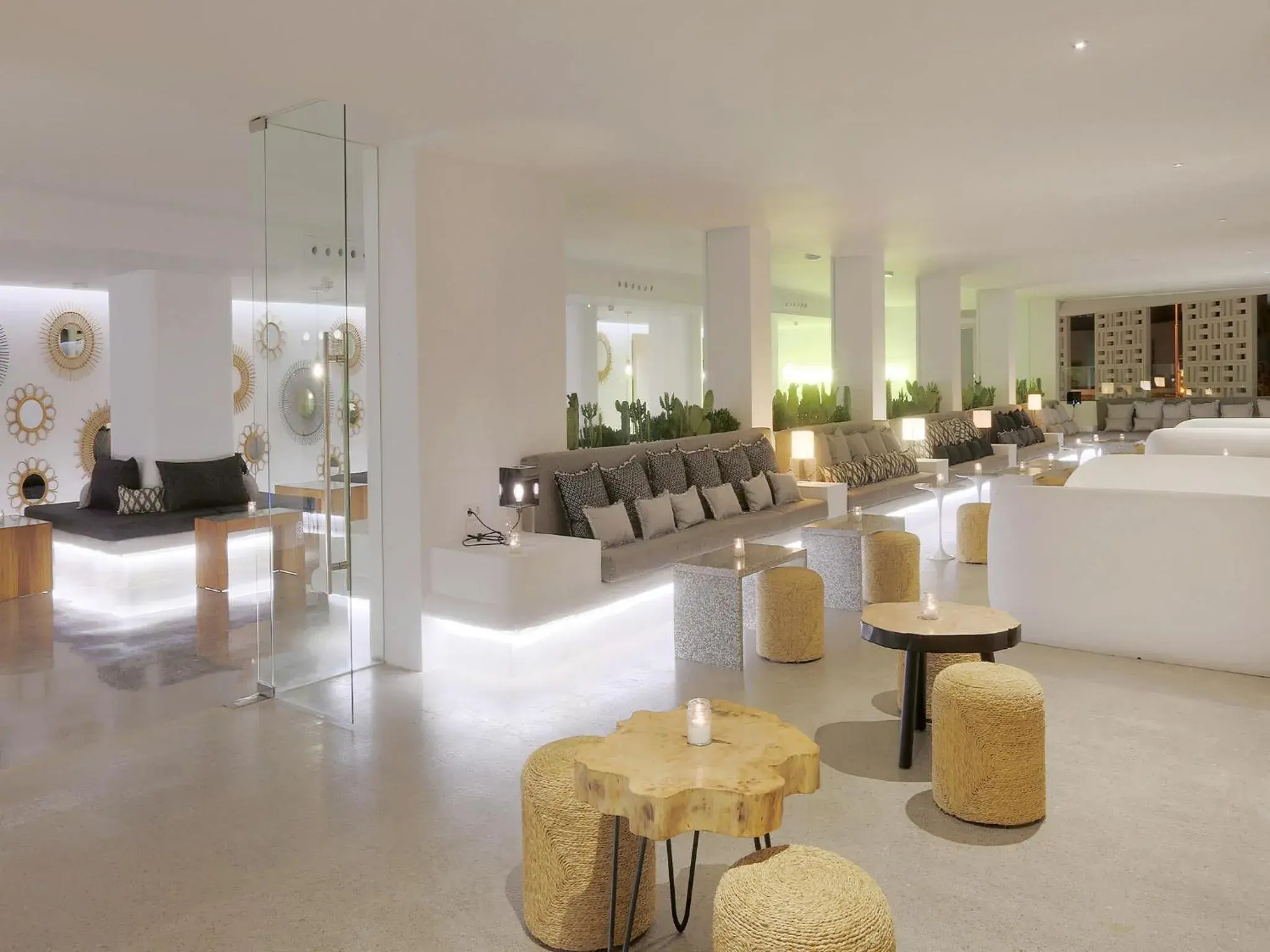 Lounge or bar in HM Balanguera Beach - Adults Only Lounge or bar in HM Balanguera Beach - Adults Only