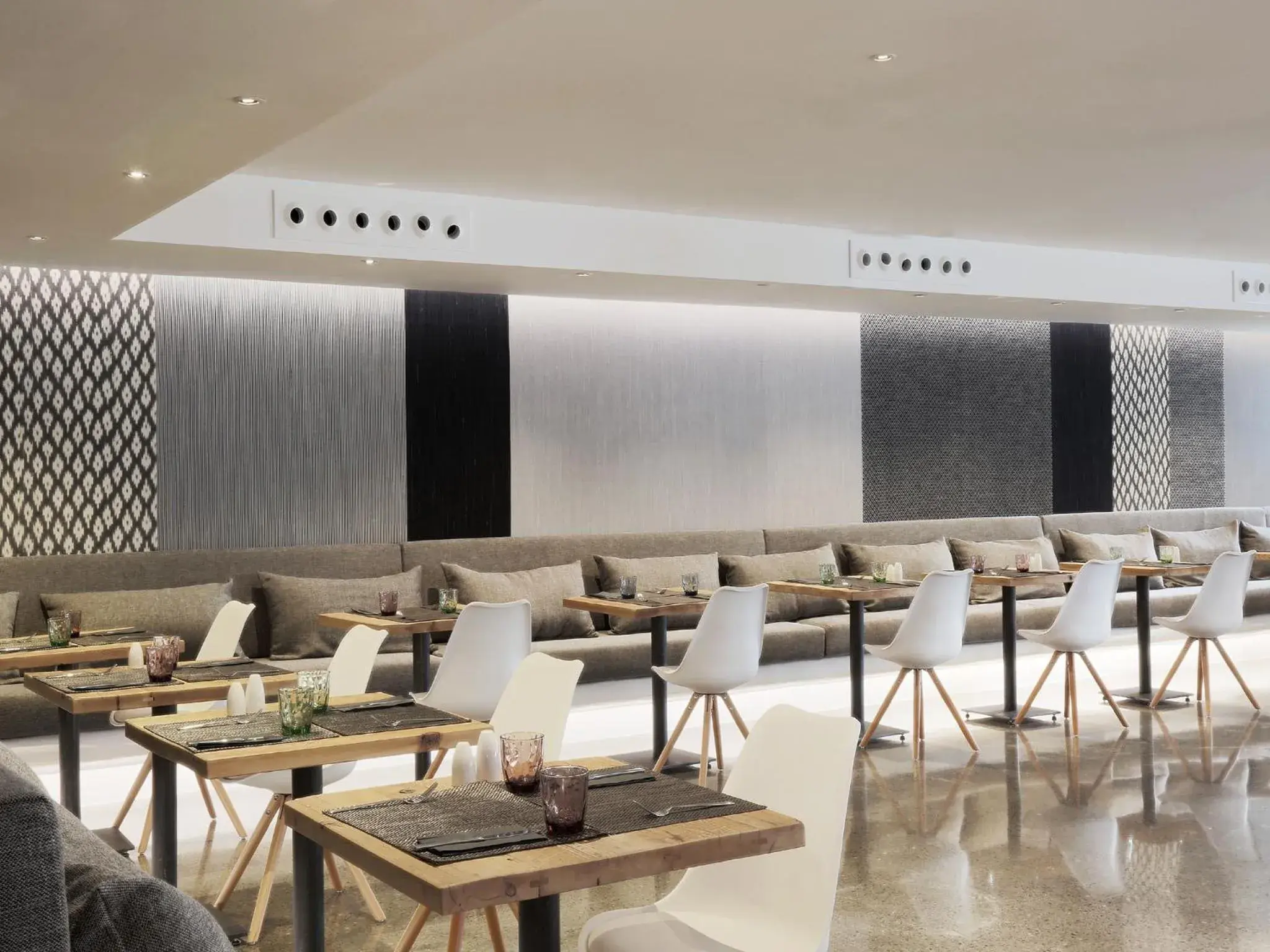 Restaurant/places to eat in HM Balanguera Beach - Adults Only Restaurant/places to eat in HM Balanguera Beach - Adults Only