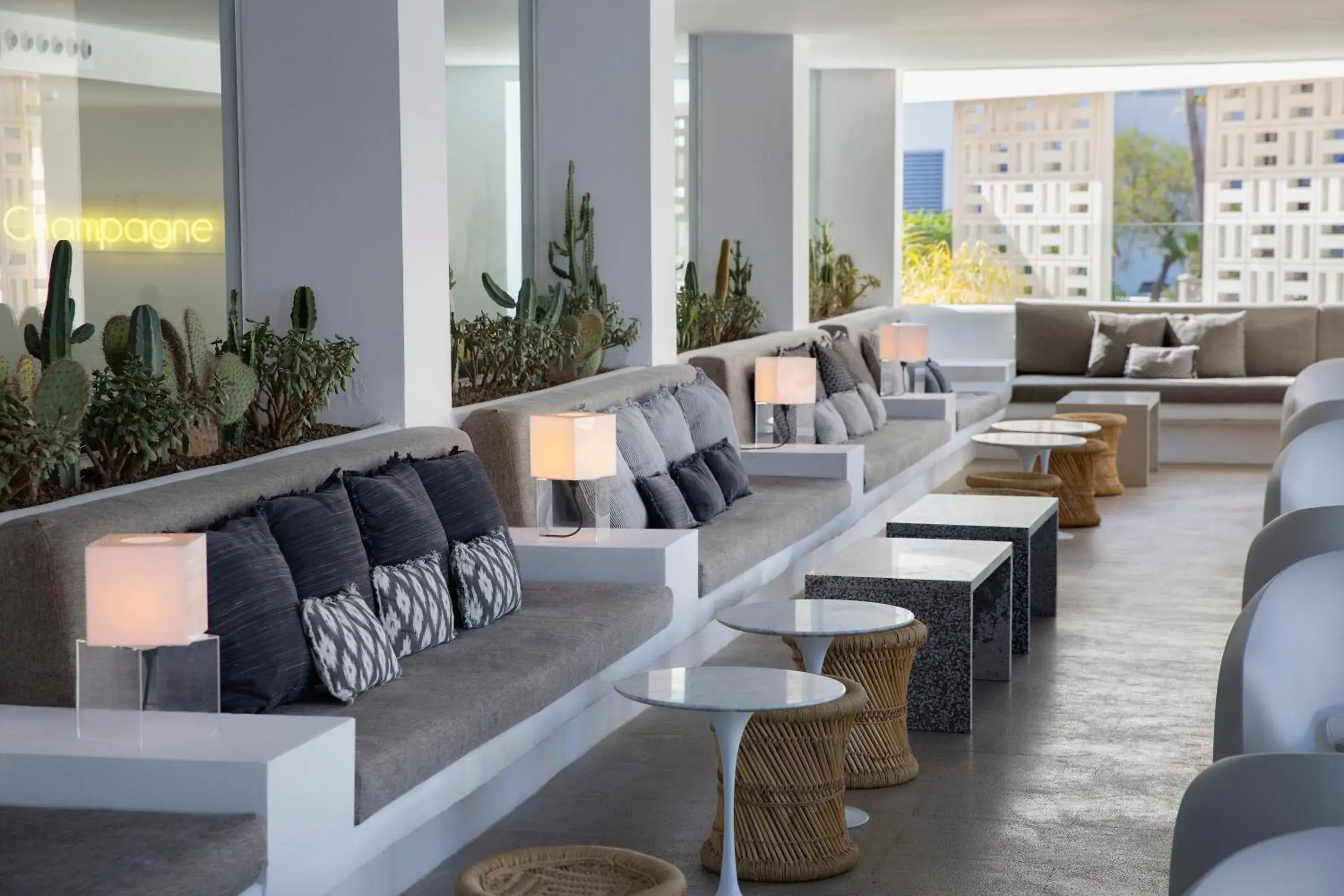 Lounge or bar in HM Balanguera Beach - Adults Only Lounge or bar in HM Balanguera Beach - Adults Only