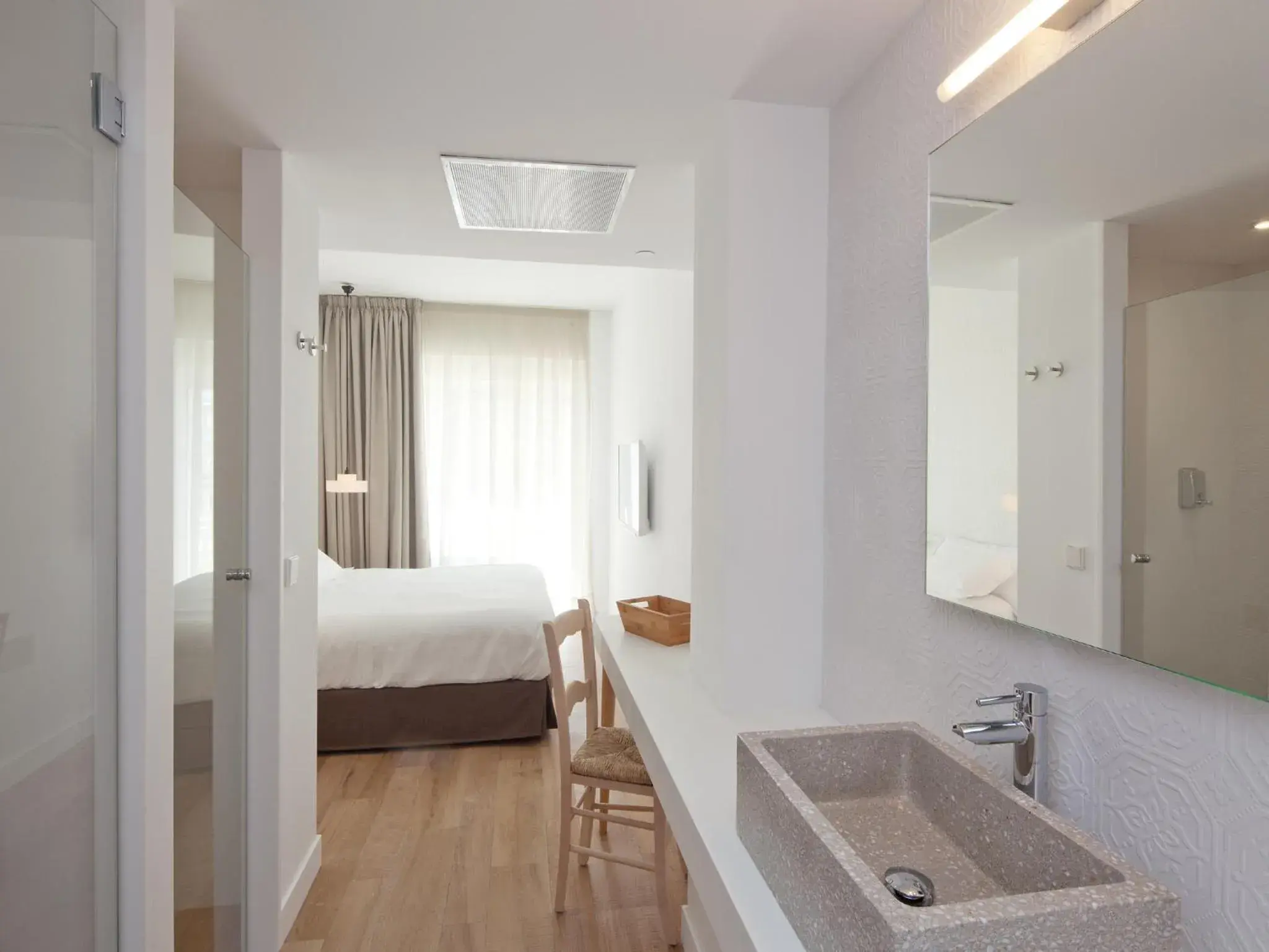 Photo of the whole room, Bed in HM Balanguera Beach - Adults Only Photo of the whole room, Bed in HM Balanguera Beach - Adults Only