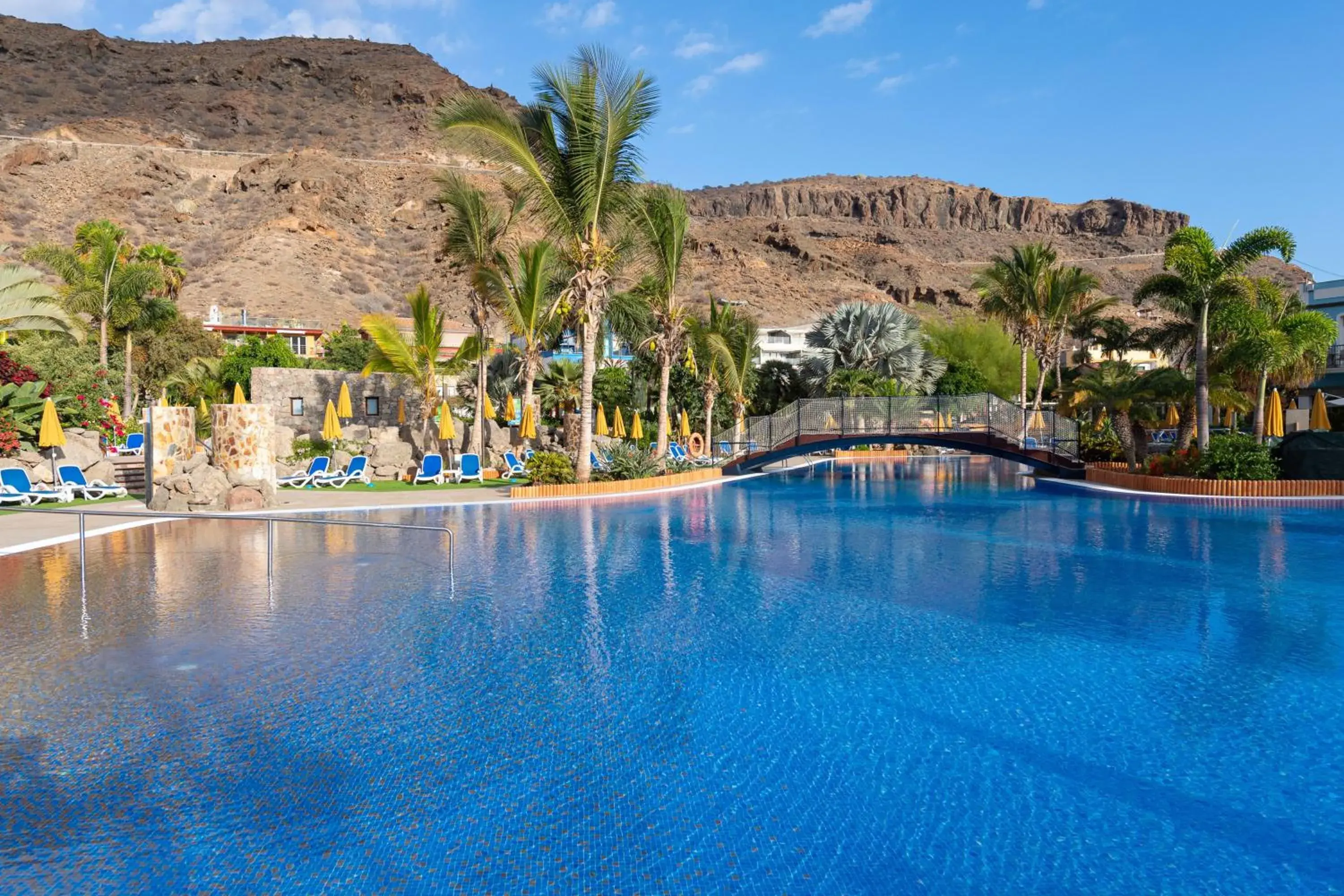 Swimming pool in Hotel Cordial Mogán Playa Swimming pool in Hotel Cordial Mogán Playa