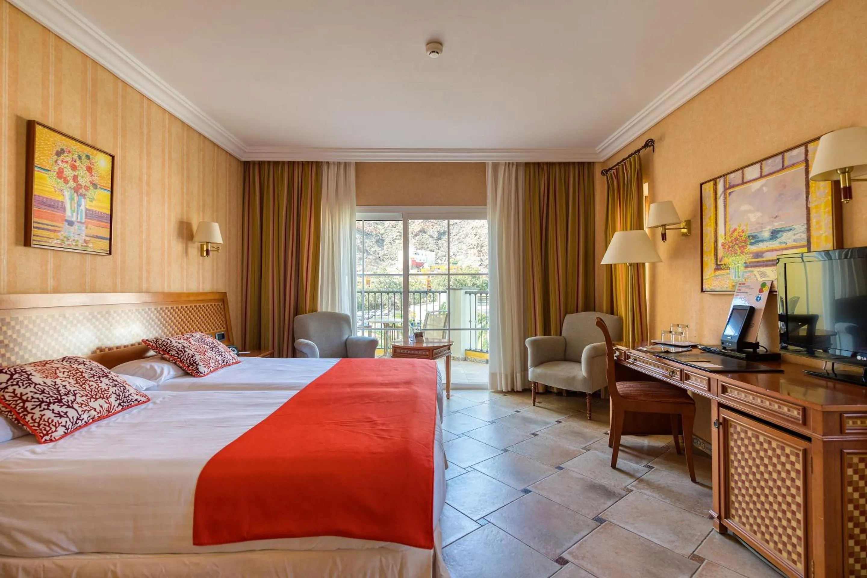 TV and multimedia, Bed in Hotel Cordial Mogán Playa