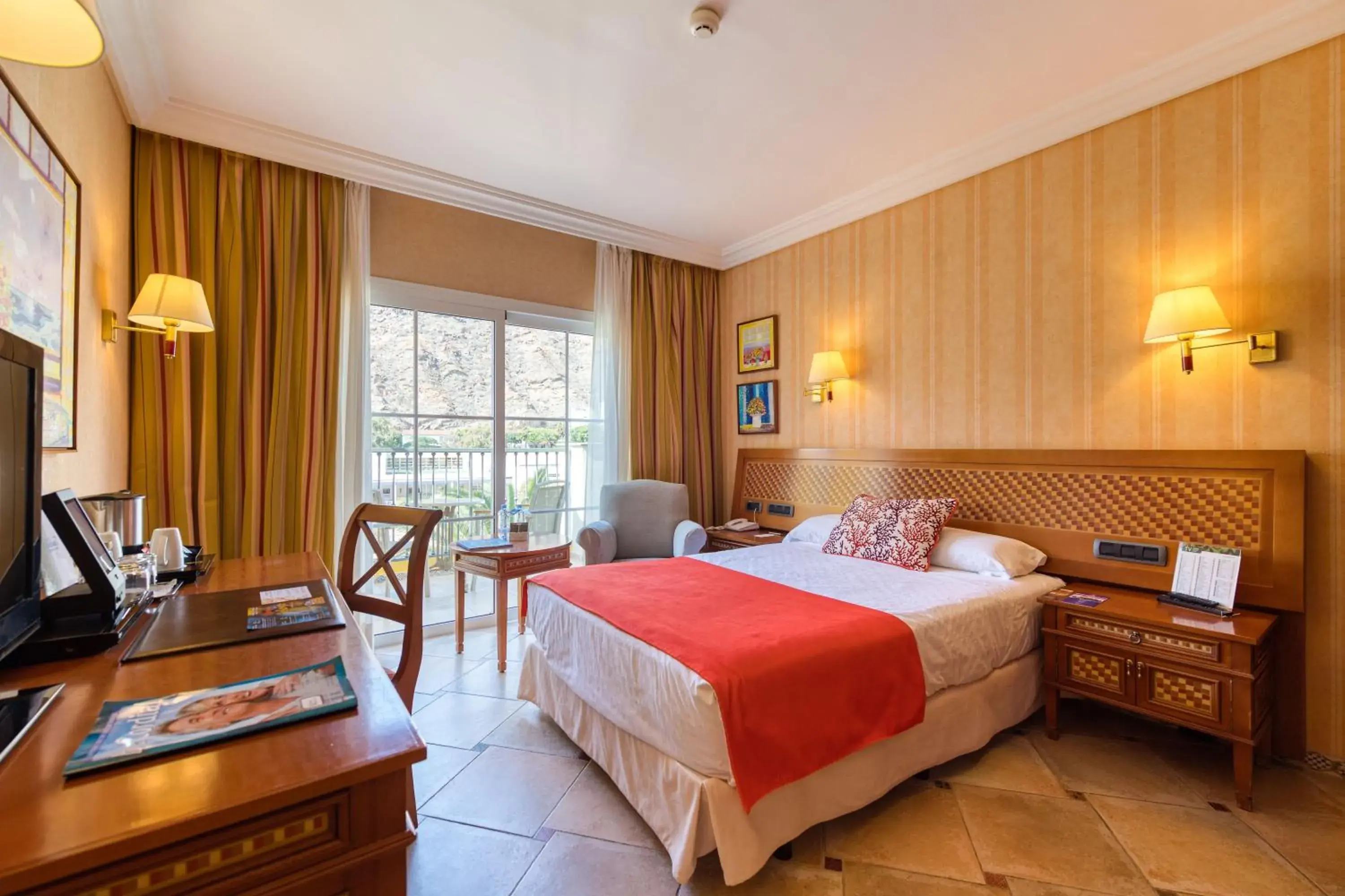 Bedroom, Bed in Hotel Cordial Mogán Playa Bedroom, Bed in Hotel Cordial Mogán Playa