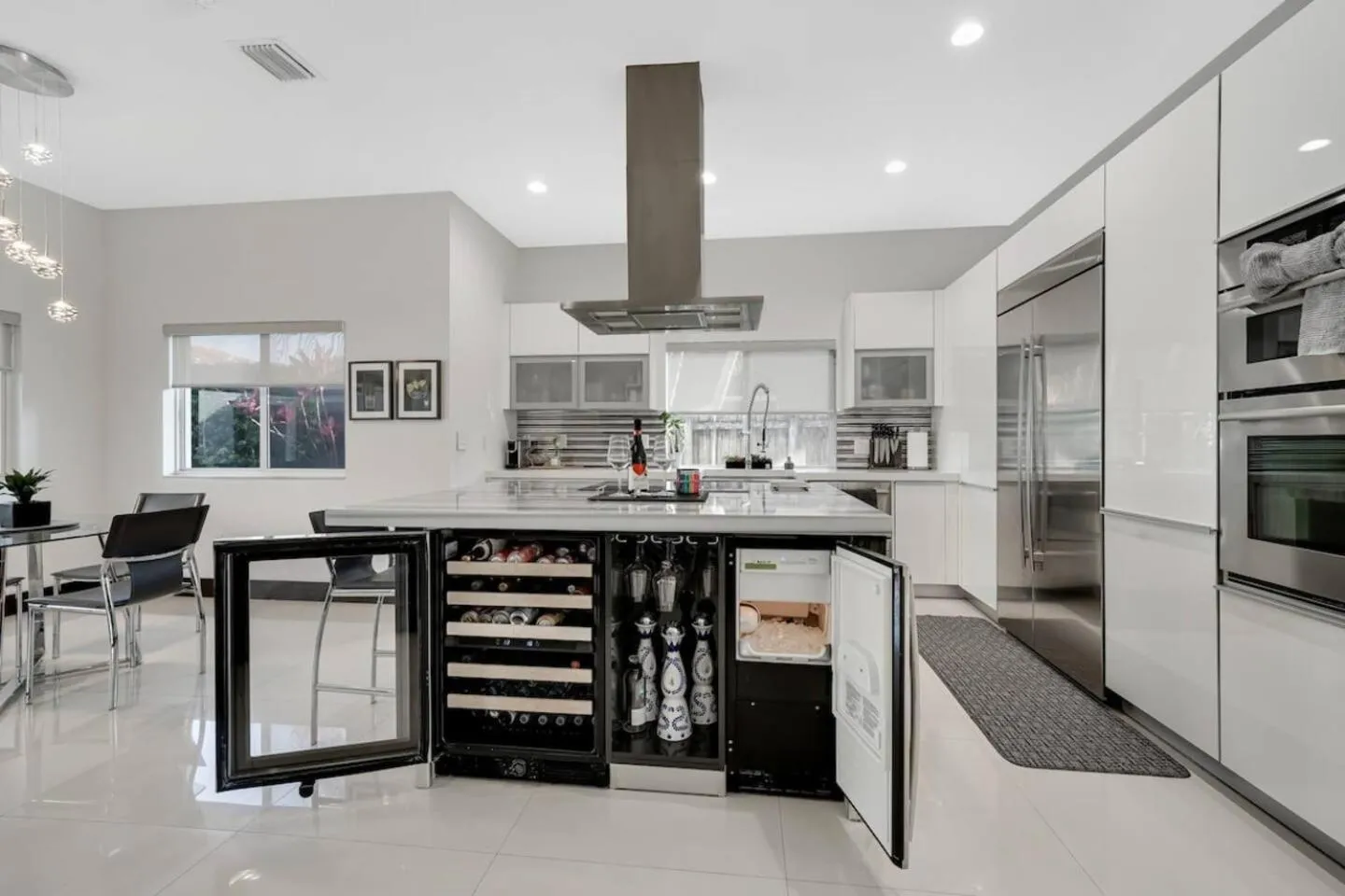 Luxury home w pool by PMI