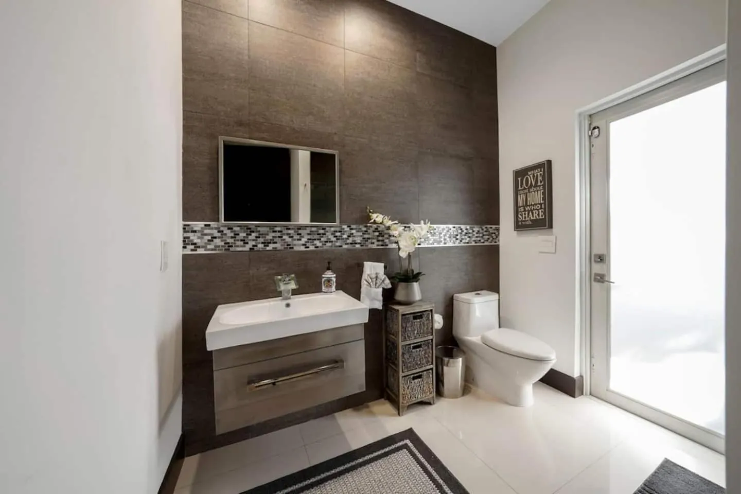 Luxury home w pool by PMI