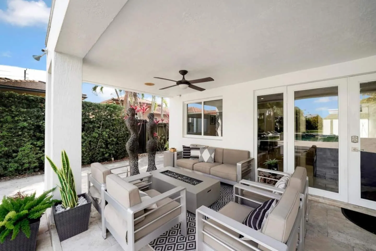 Luxury home w pool by PMI