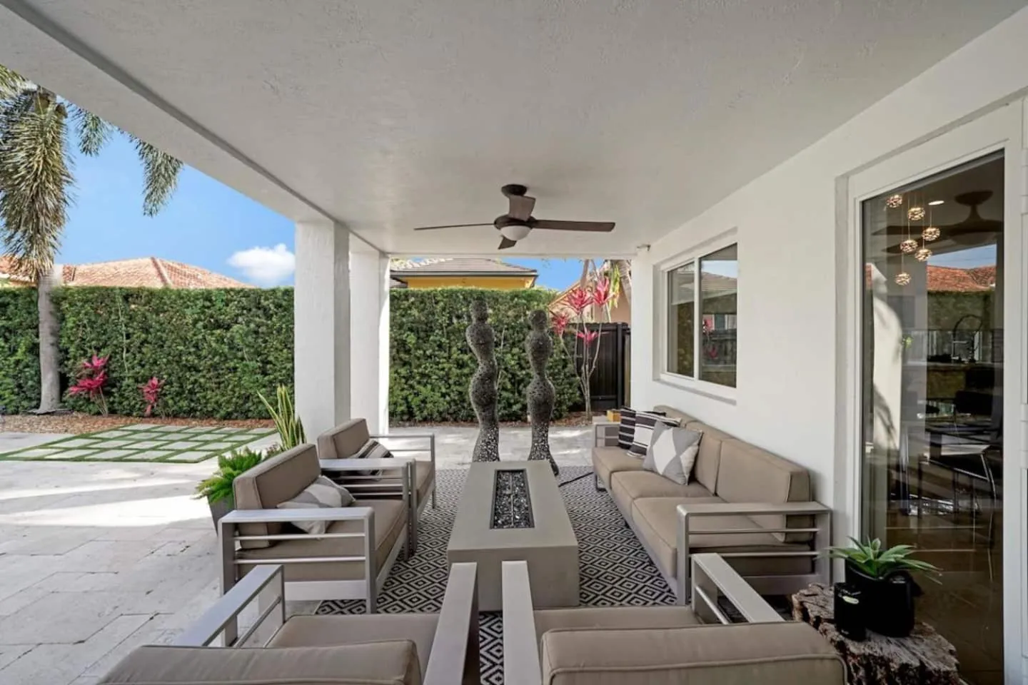 Luxury home w pool by PMI