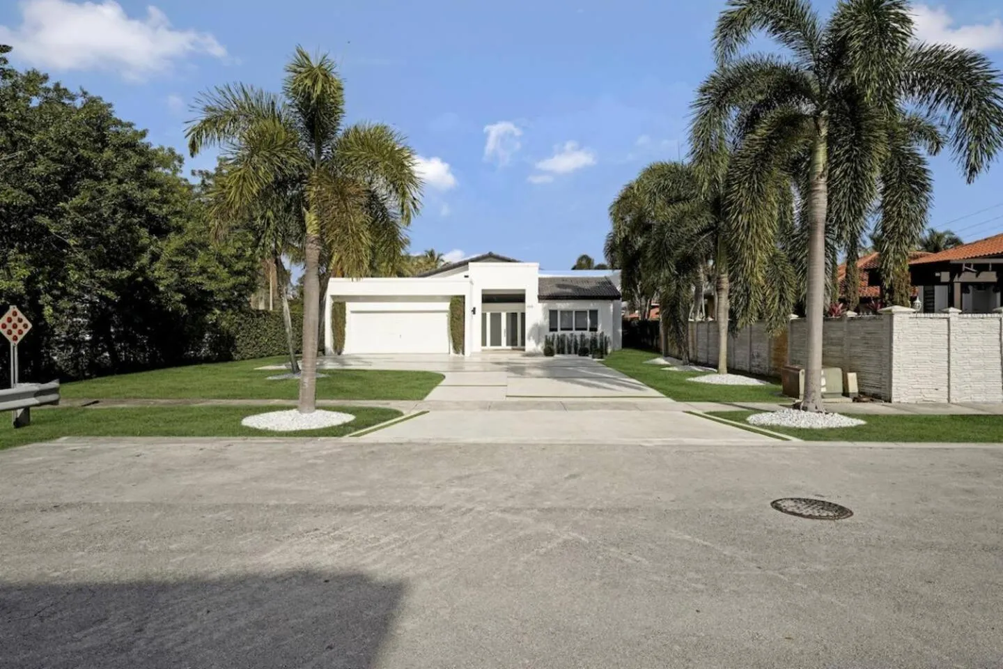 Luxury home w pool by PMI