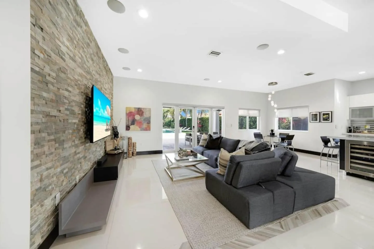 Luxury home w pool by PMI