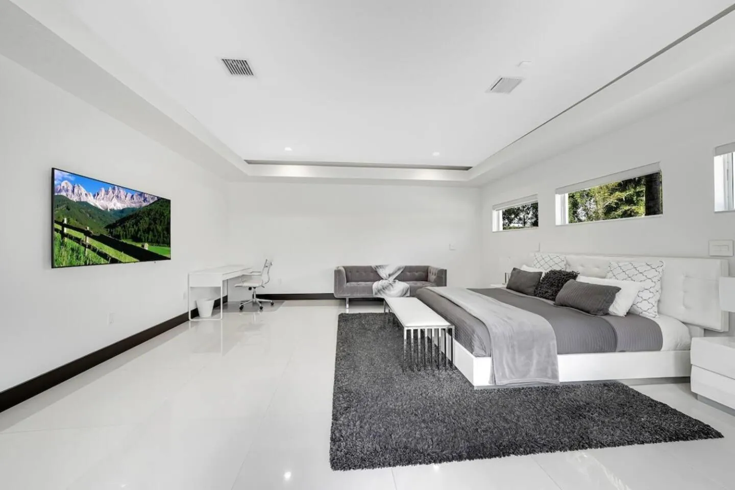 Luxury home w pool by PMI