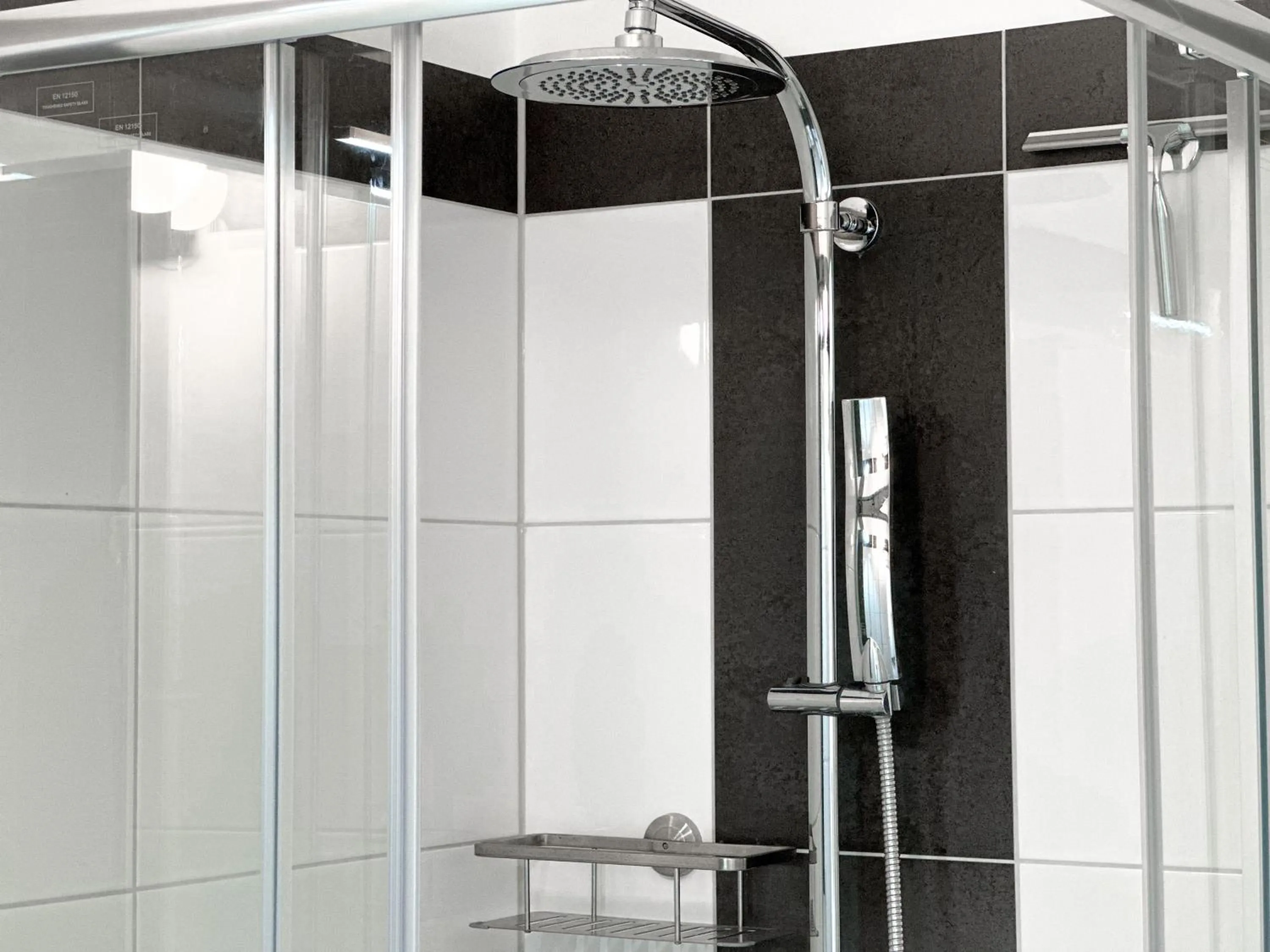 Shower in Gästehotel Lucendi Premium Lounge