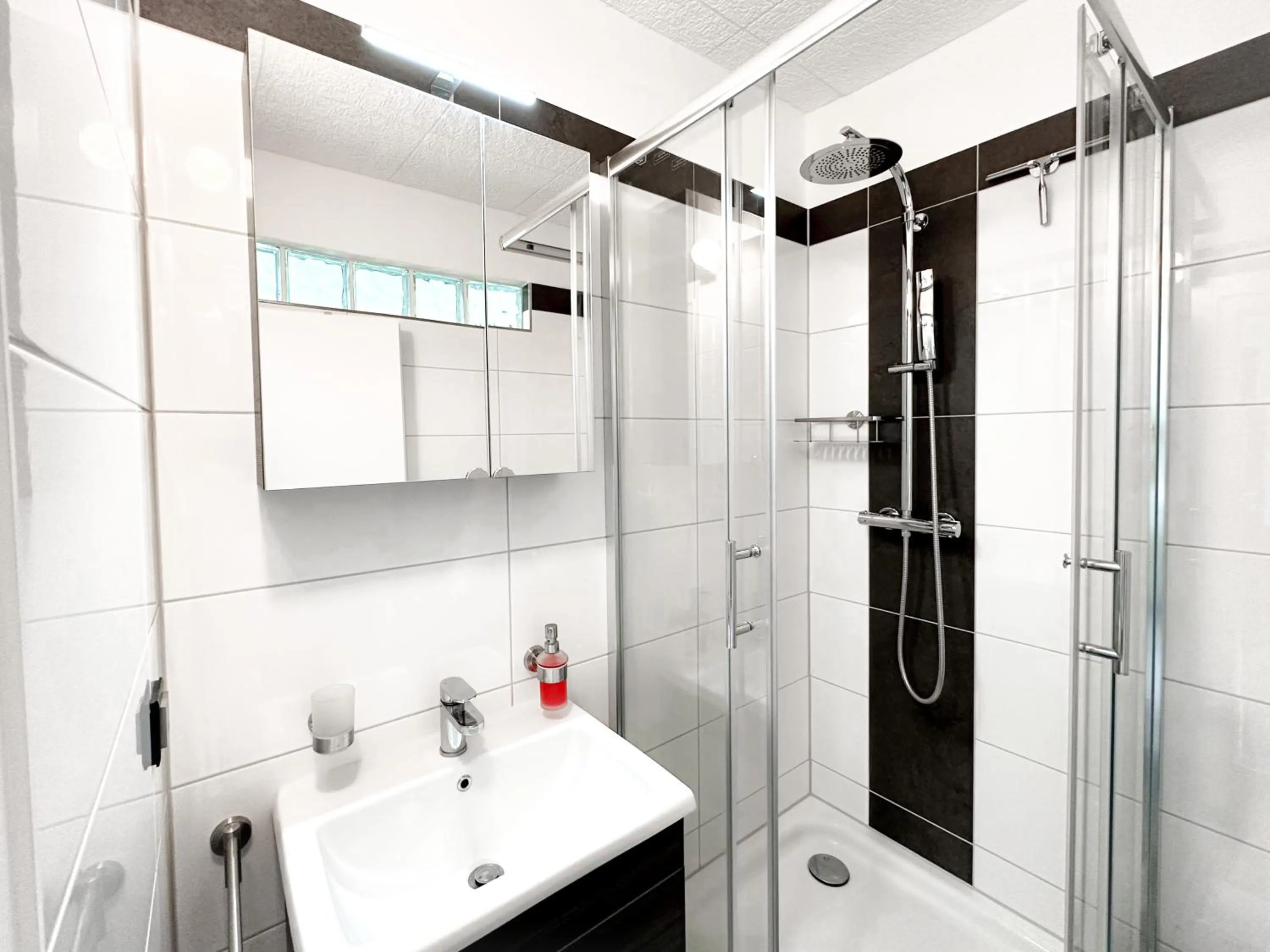 Shower in Gästehotel Lucendi Premium Lounge