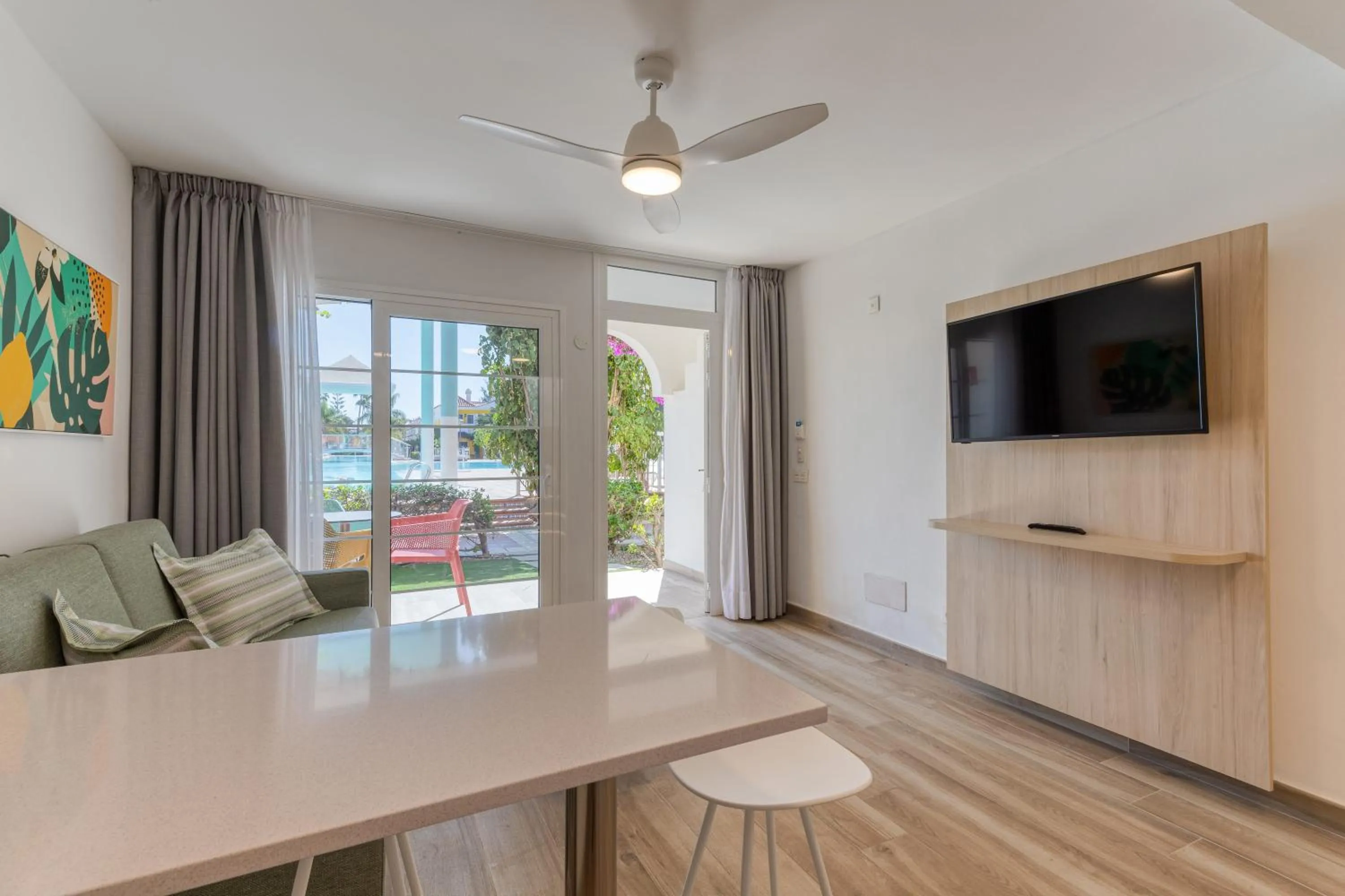 TV and multimedia in Bungalows Cordial Green Golf