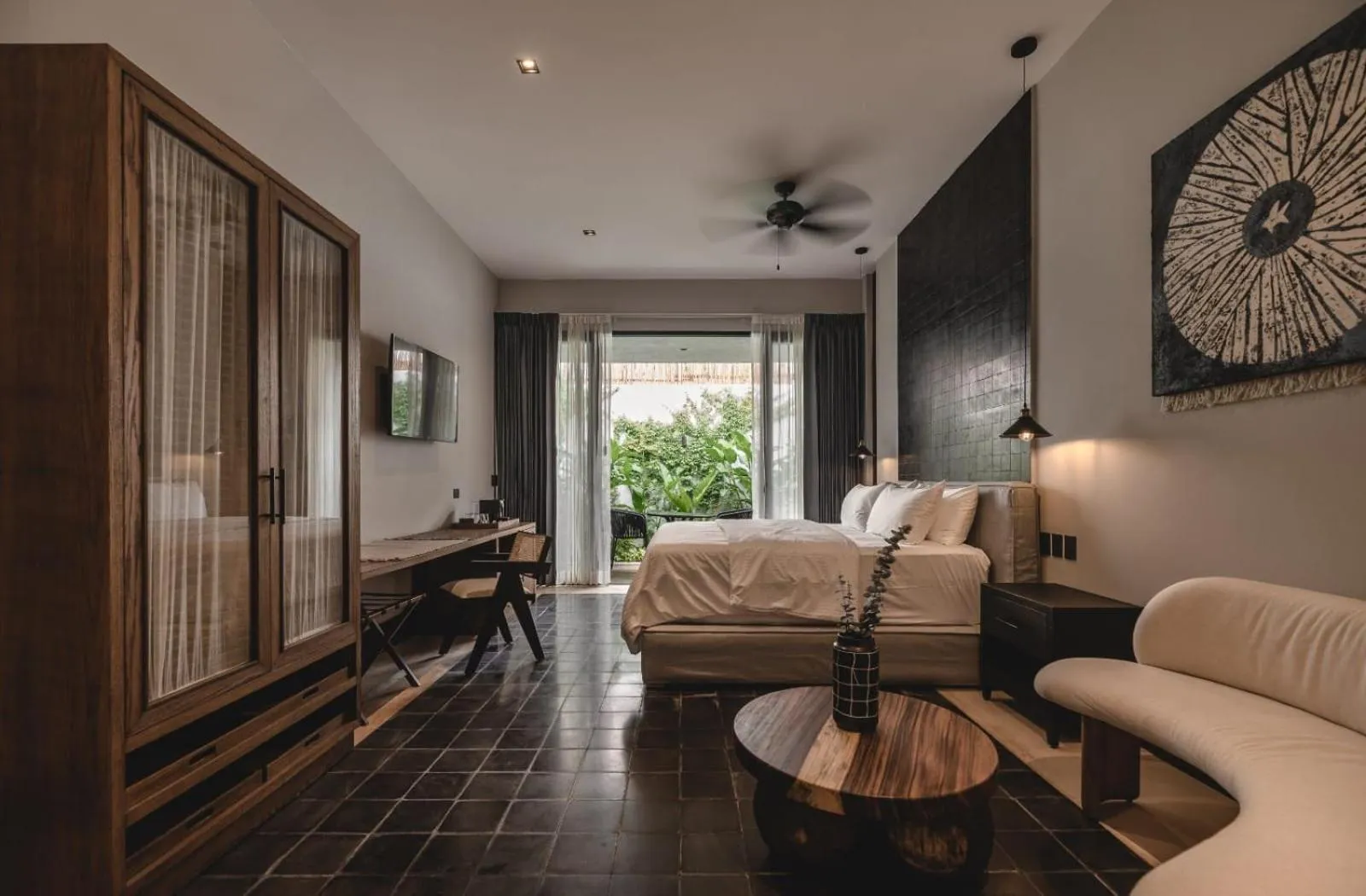 View (from property/room), Bed in Hotel Sutuk