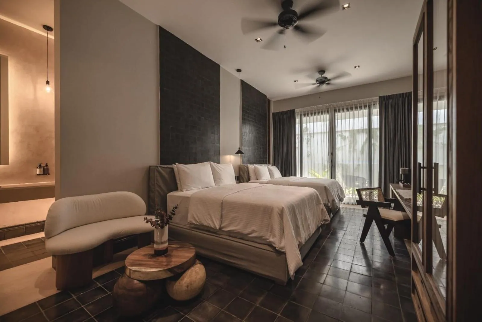 View (from property/room), Bed in Hotel Sutuk