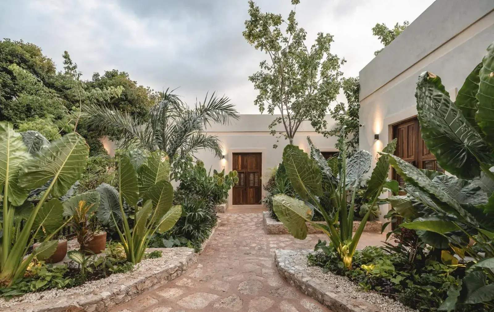 Property building in Hotel Sutuk Property building in Hotel Sutuk