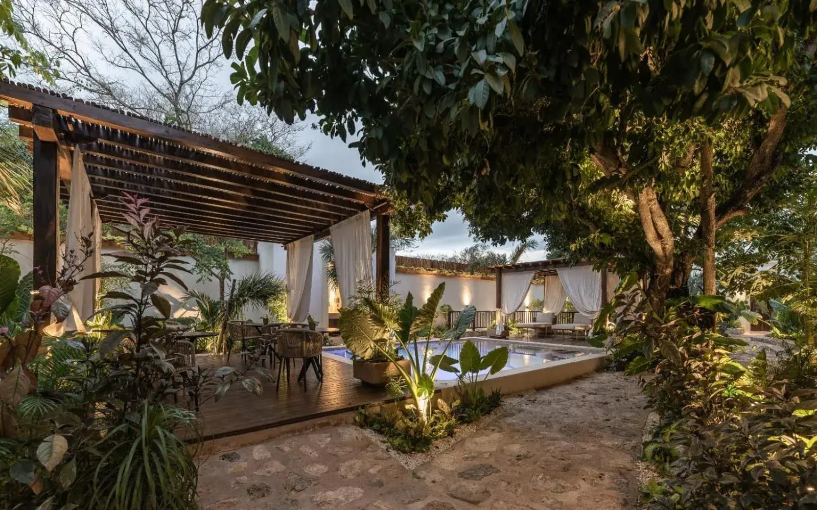 Swimming pool in Hotel Sutuk Swimming pool in Hotel Sutuk