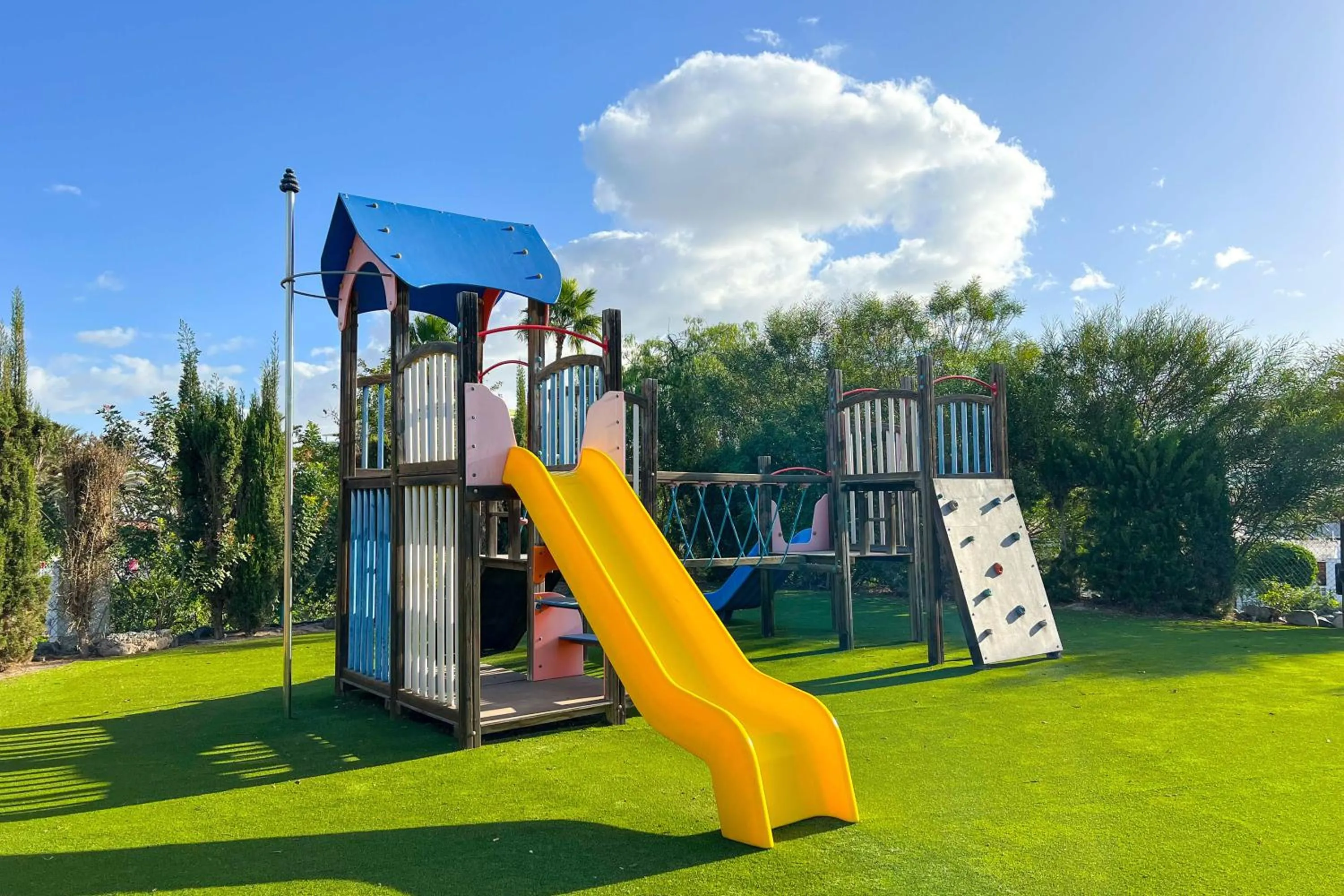 Children play ground in Bungalows Cordial Biarritz