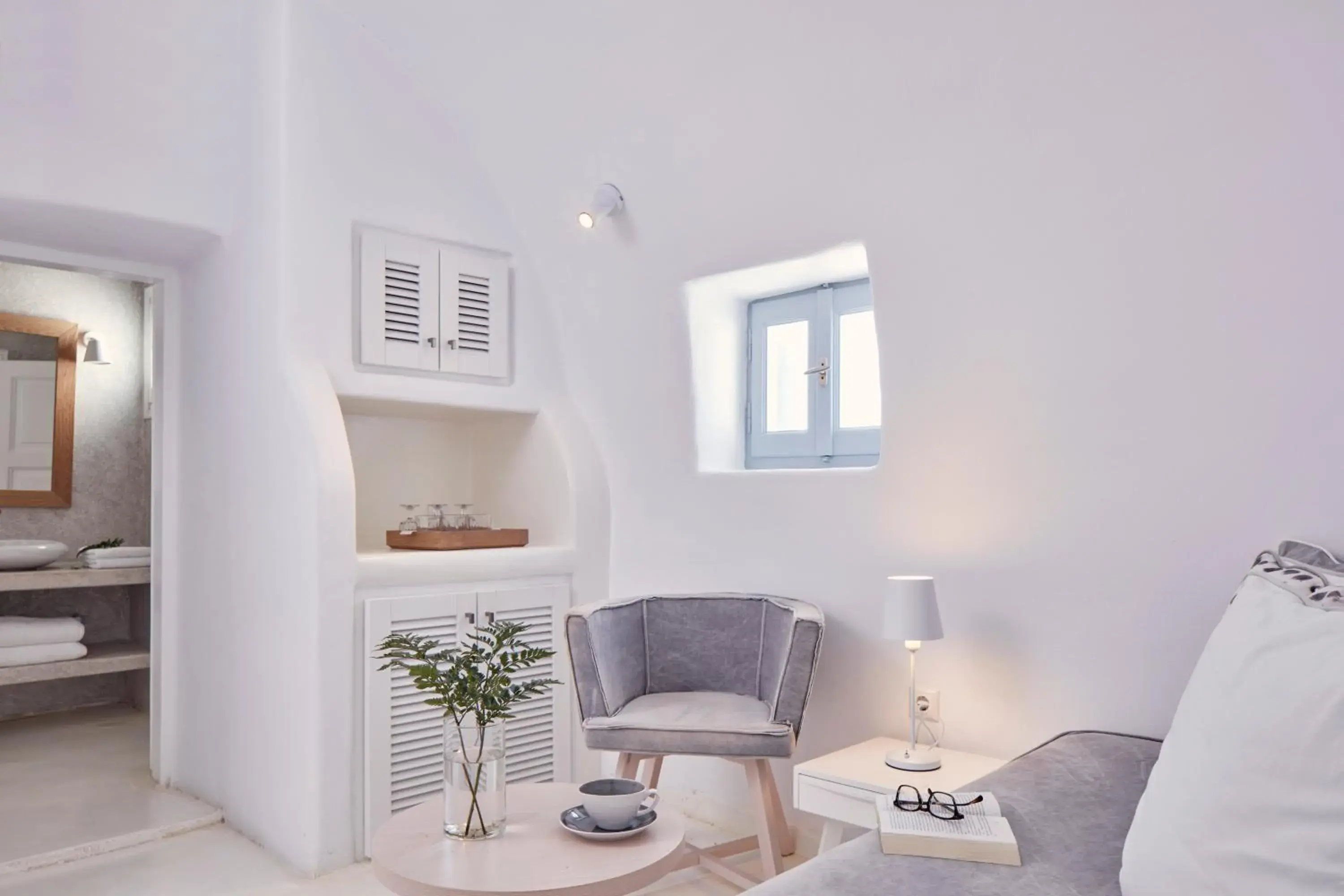 Living room, Bed in Cliff Side Suites Living room, Bed in Cliff Side Suites