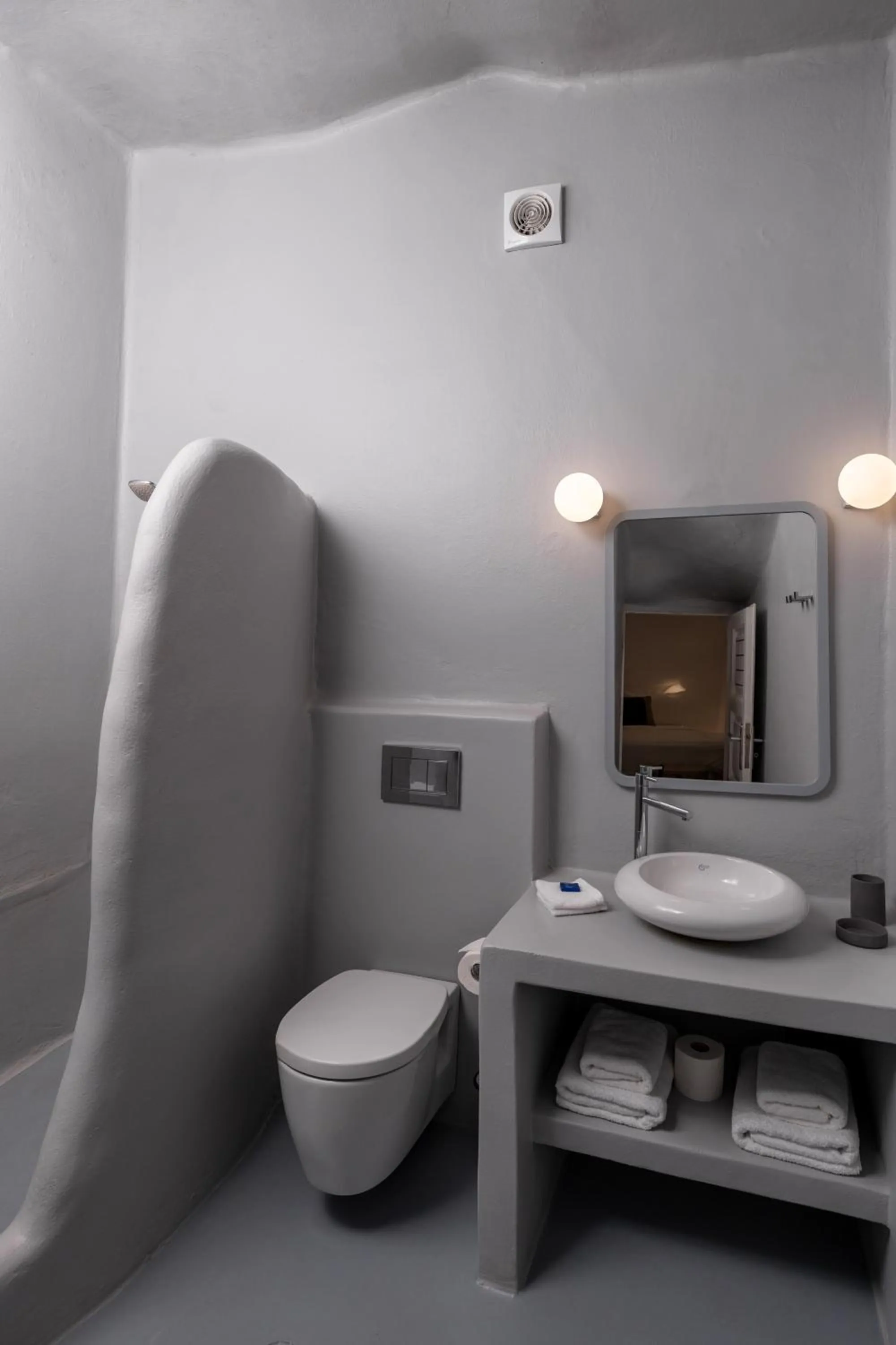 Bathroom in Cliff Side Suites