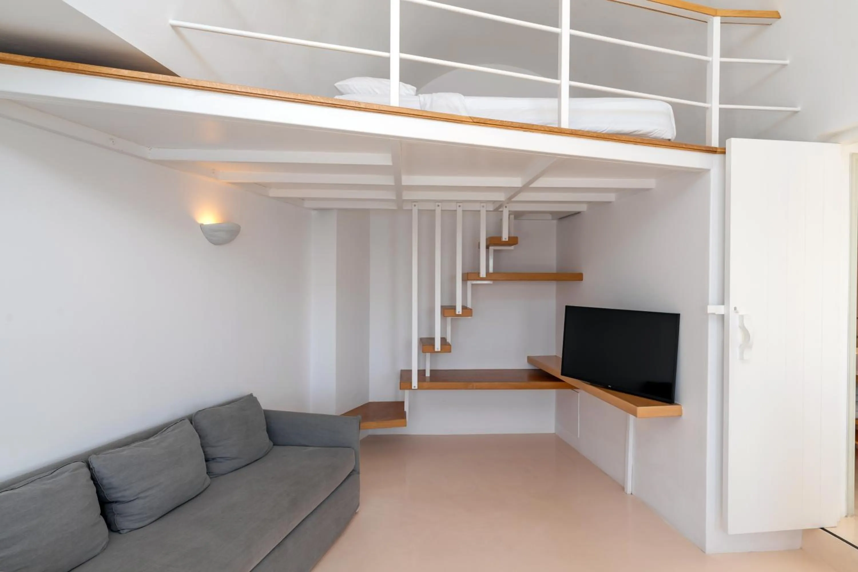 TV and multimedia in Cliff Side Suites