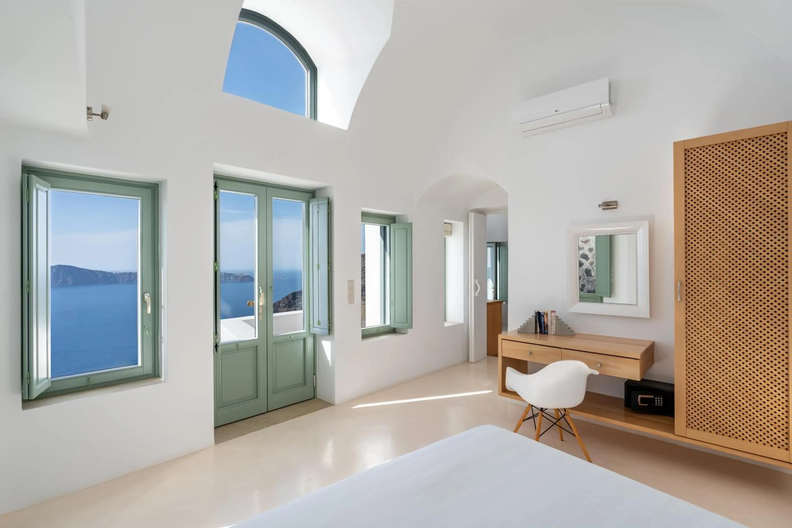 Bed in Cliff Side Suites
