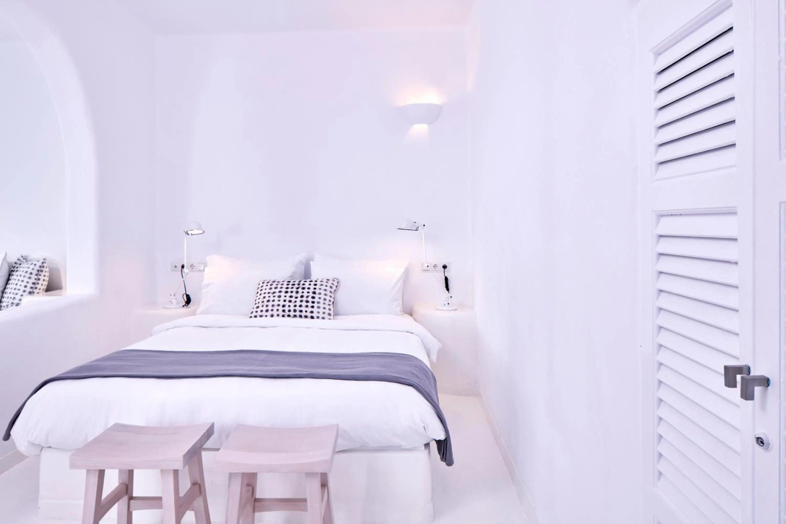 Bedroom, Bed in Cliff Side Suites