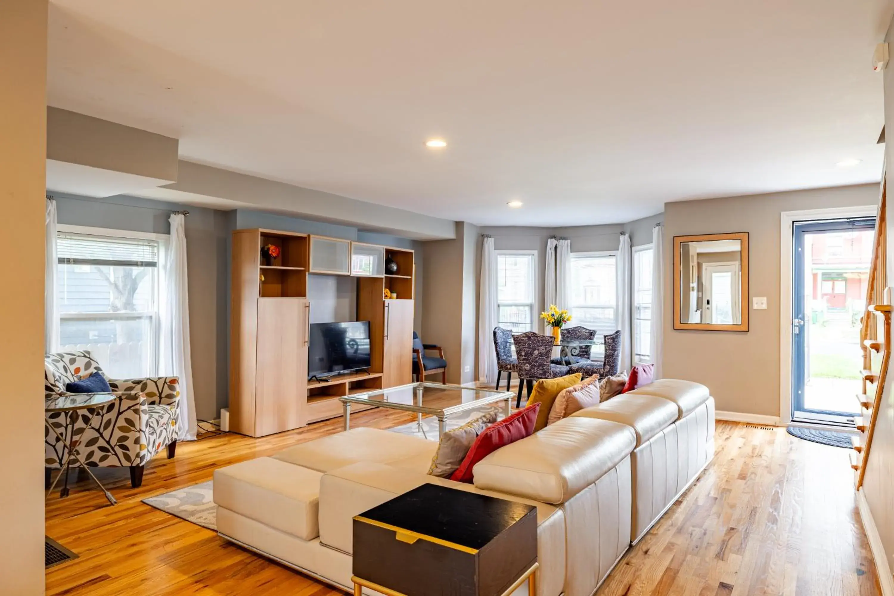 Spacious Row Home next Transit near Downtown w Parking Spacious Row Home next Transit near Downtown w Parking