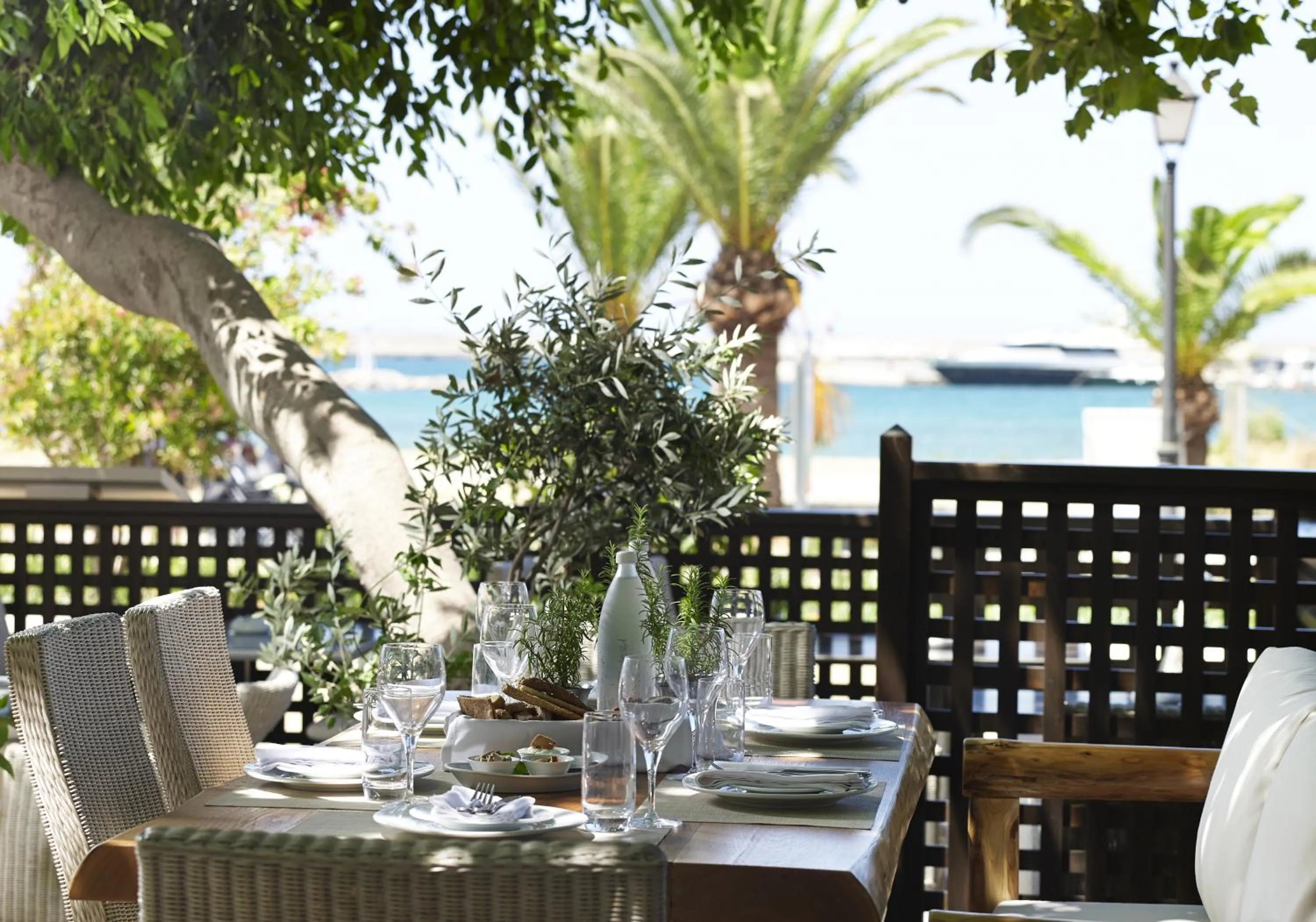 Restaurant/places to eat in Kyma Suites Beach Hotel