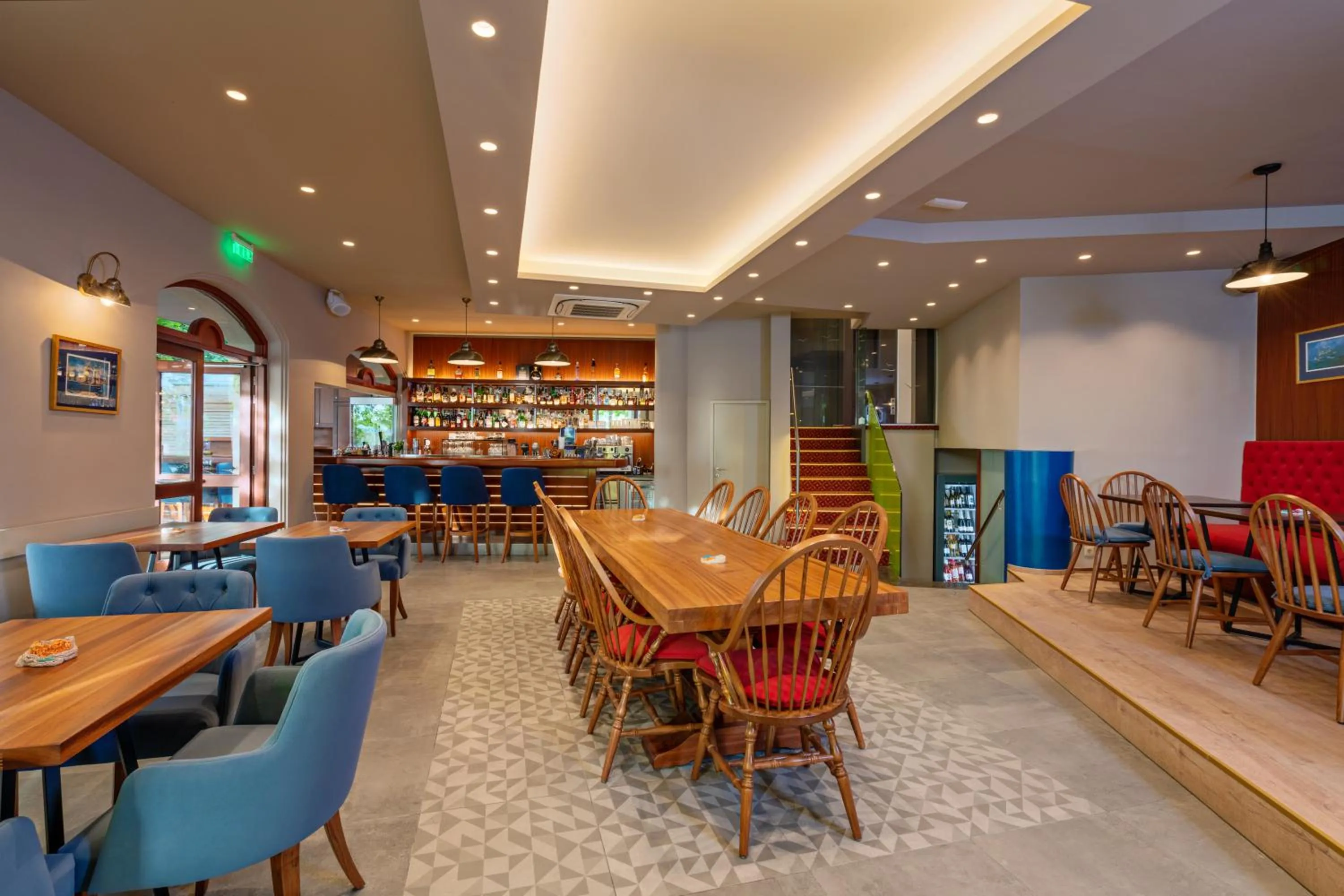 Restaurant/places to eat in Kyma Suites Beach Hotel