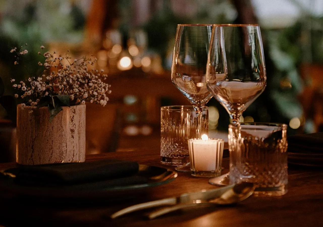 Restaurant/places to eat in Hotel Milam