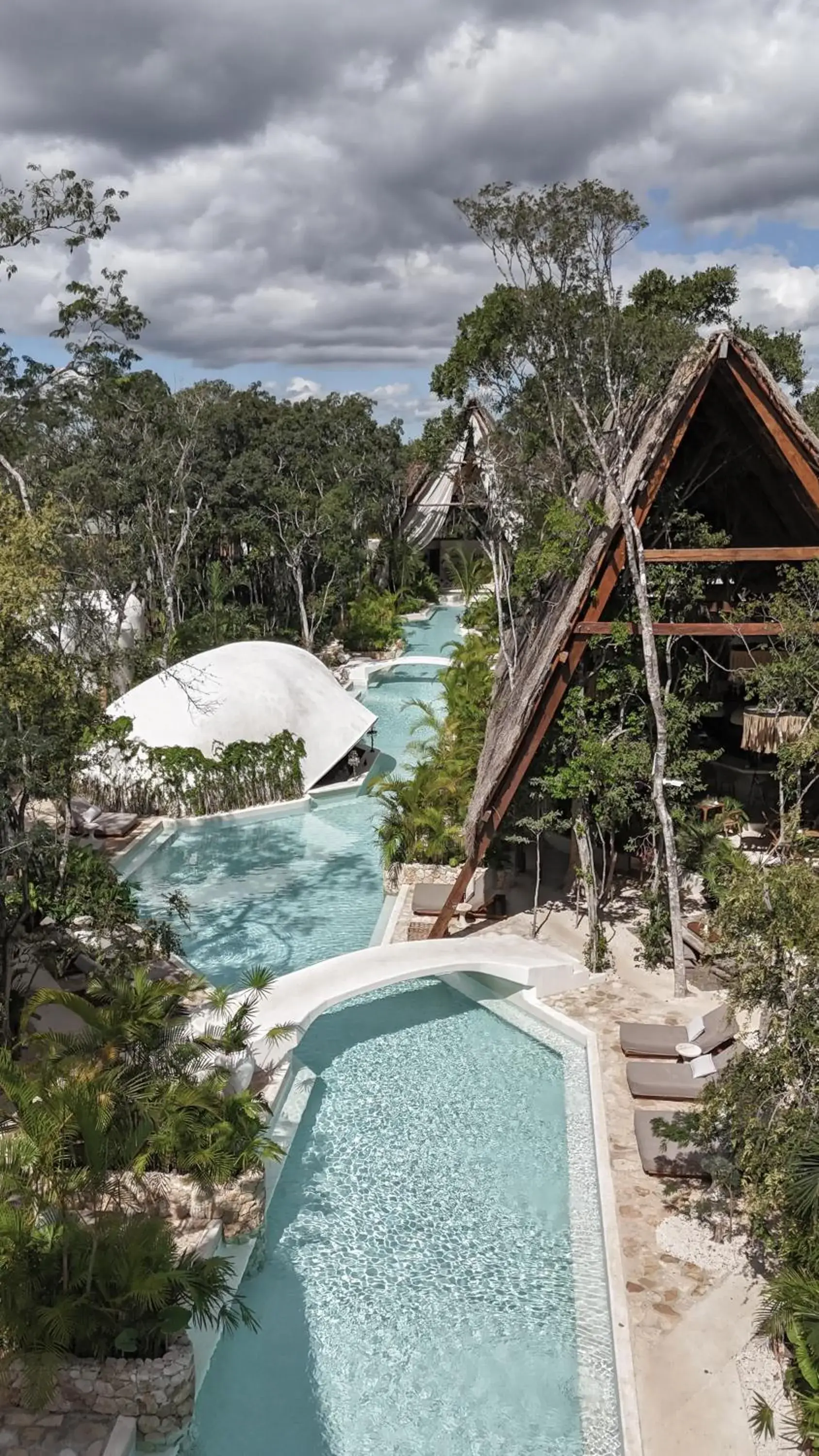 Pool view in Hotel Milam Pool view in Hotel Milam