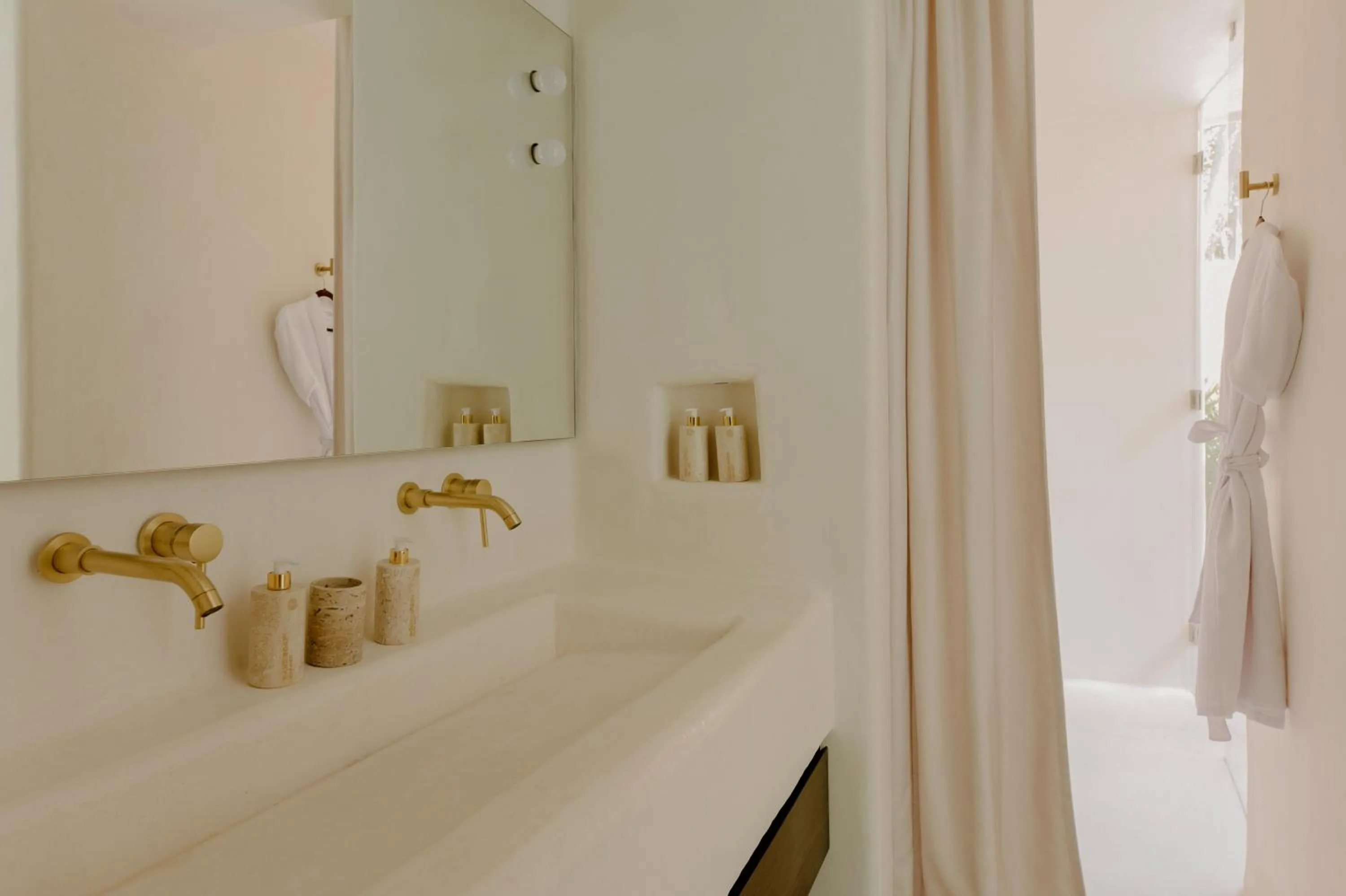 Shower in Hotel Milam