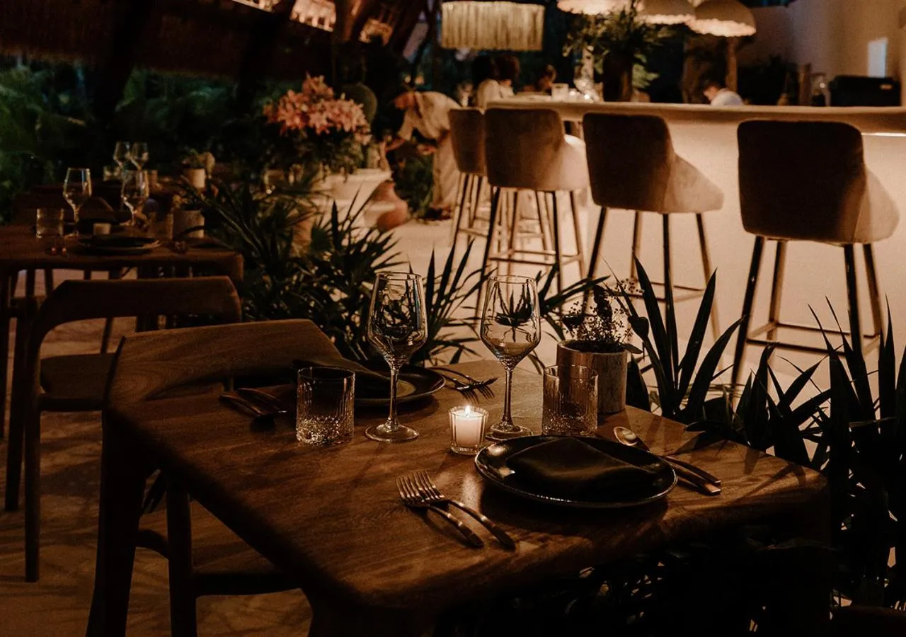 Restaurant/places to eat in Hotel Milam