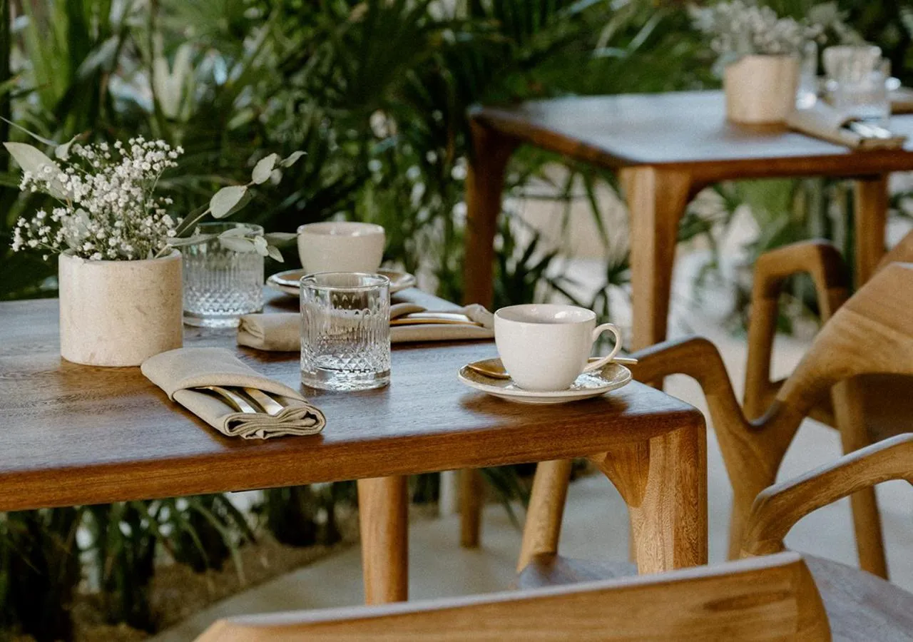 Restaurant/places to eat in Hotel Milam