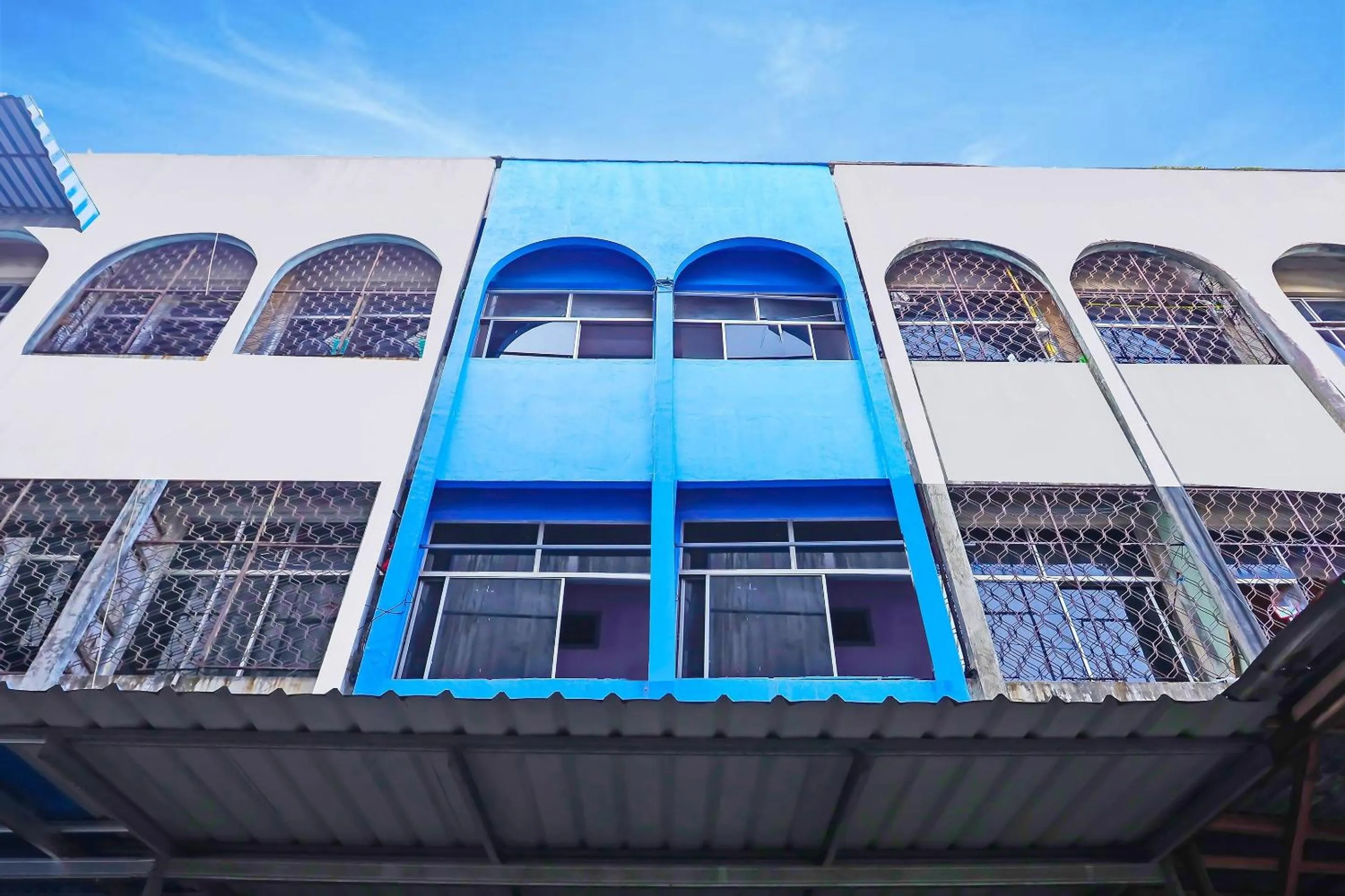 Facade/entrance in Hotel O Fendi Homestay SyariahNearTempat Makan Pagi Sore Nohil