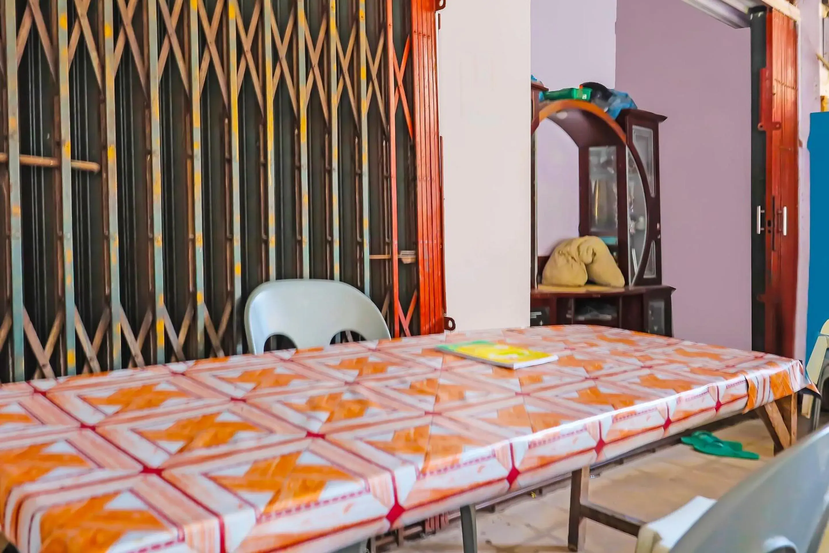 Lobby or reception, Bed in Hotel O Fendi Homestay SyariahNearTempat Makan Pagi Sore Nohil Lobby or reception, Bed in Hotel O Fendi Homestay SyariahNearTempat Makan Pagi Sore Nohil