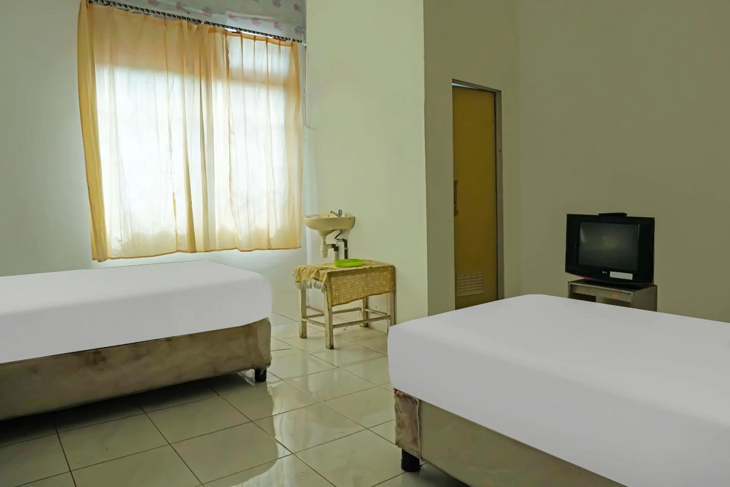 Bedroom, Bed in Hotel O Wilma Kost Syariah
