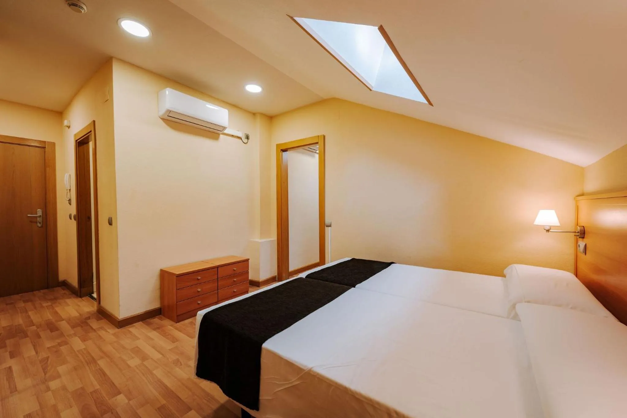 Photo of the whole room, Bed in JCH Congreso Apartamentos