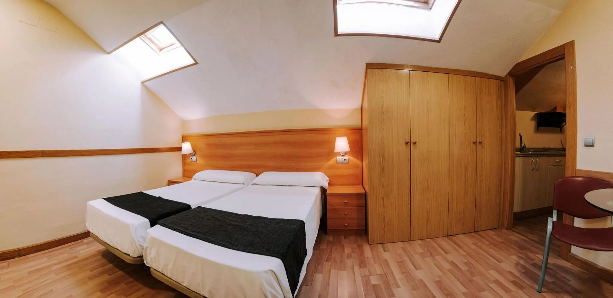 Photo of the whole room, Bed in JCH Congreso Apartamentos