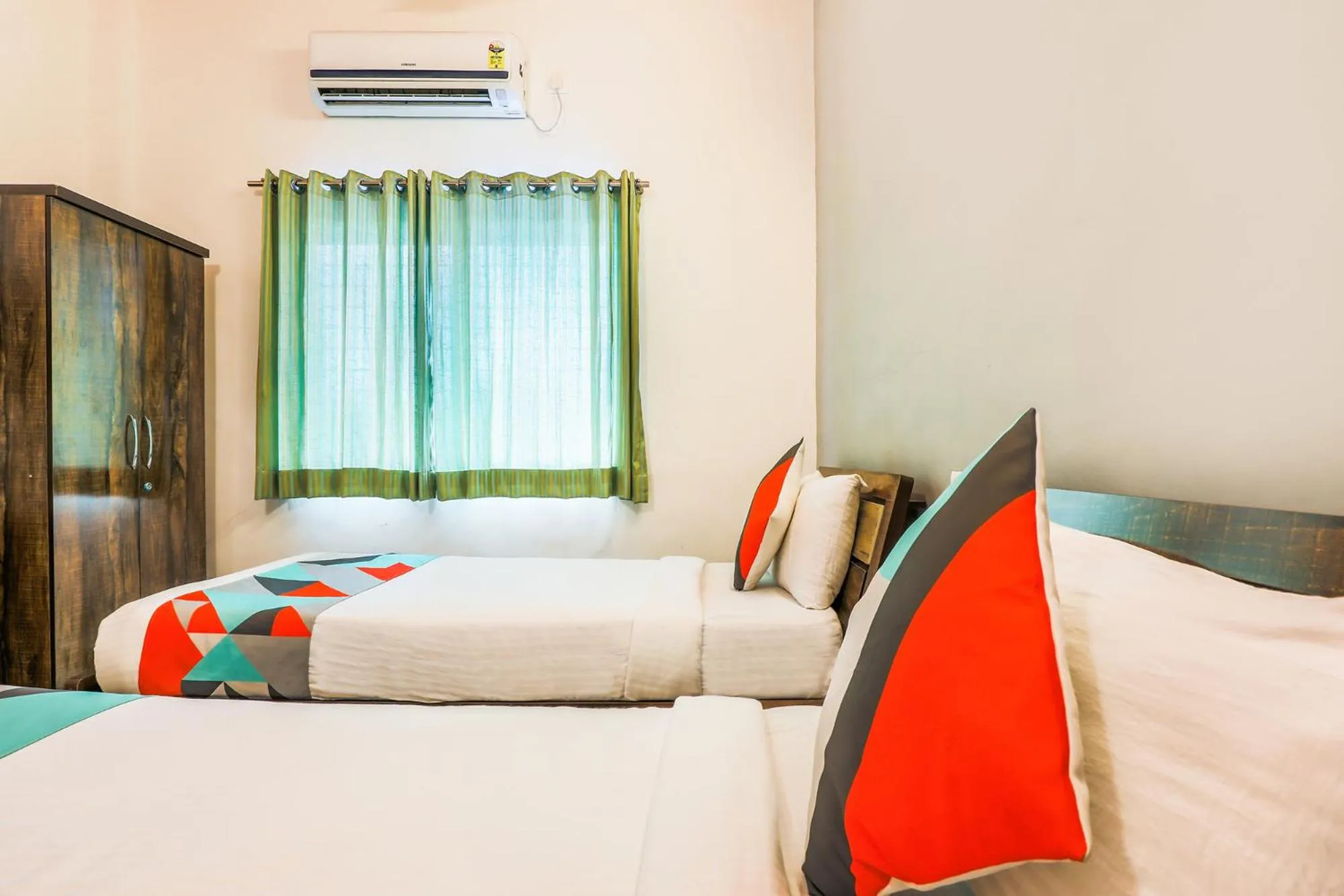 Photo of the whole room, Bed in FabExpress Diamond Residency - Airport road