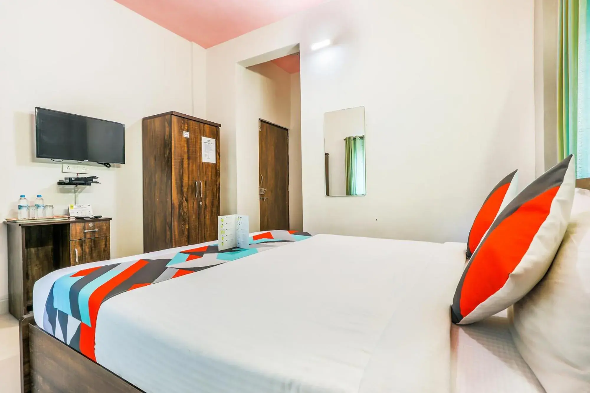 Communal lounge/ TV room, Bed in FabExpress Diamond Residency - Airport road Communal lounge/ TV room, Bed in FabExpress Diamond Residency - Airport road