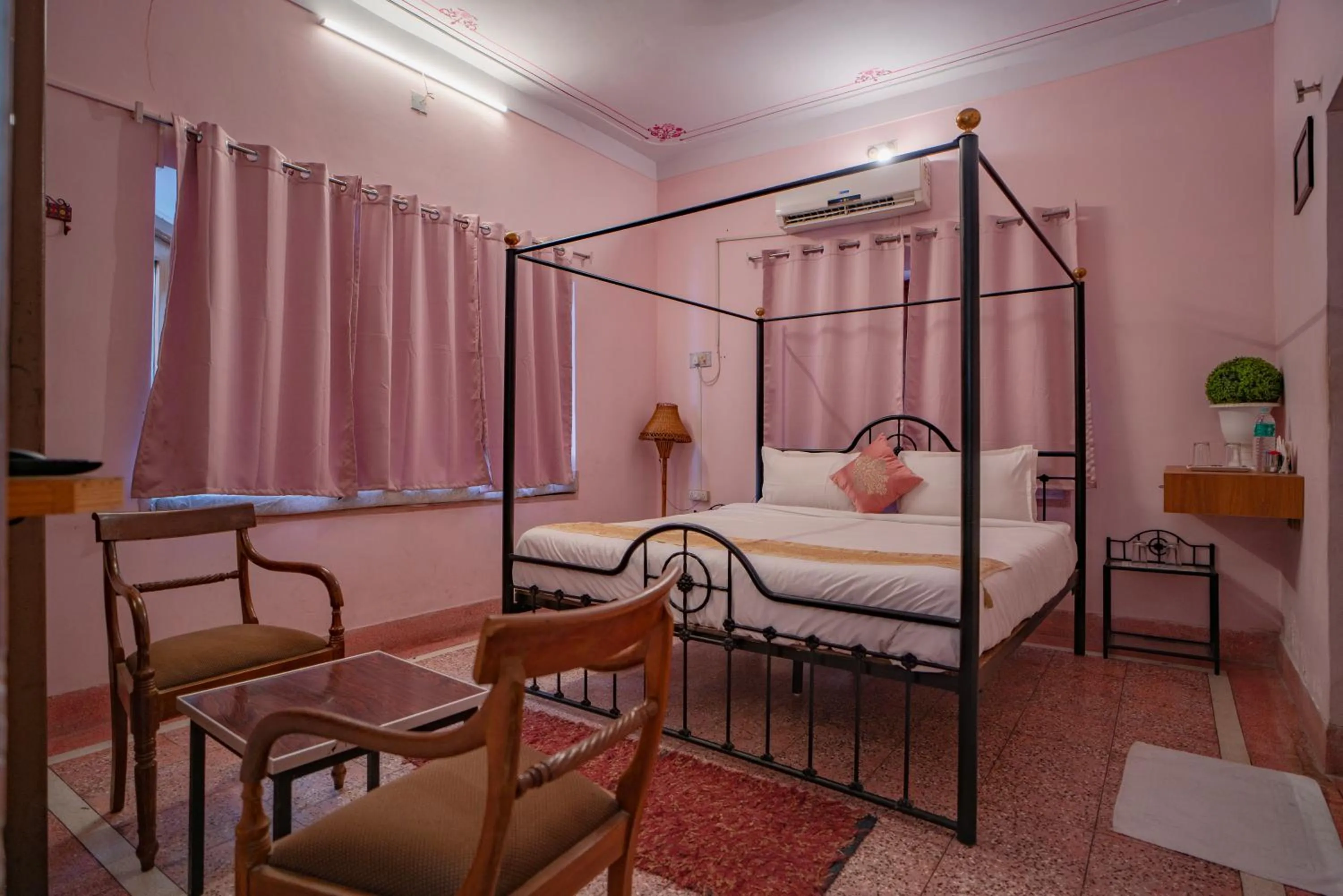 Bedroom, Bed in Hotel Ambavgarh Palace