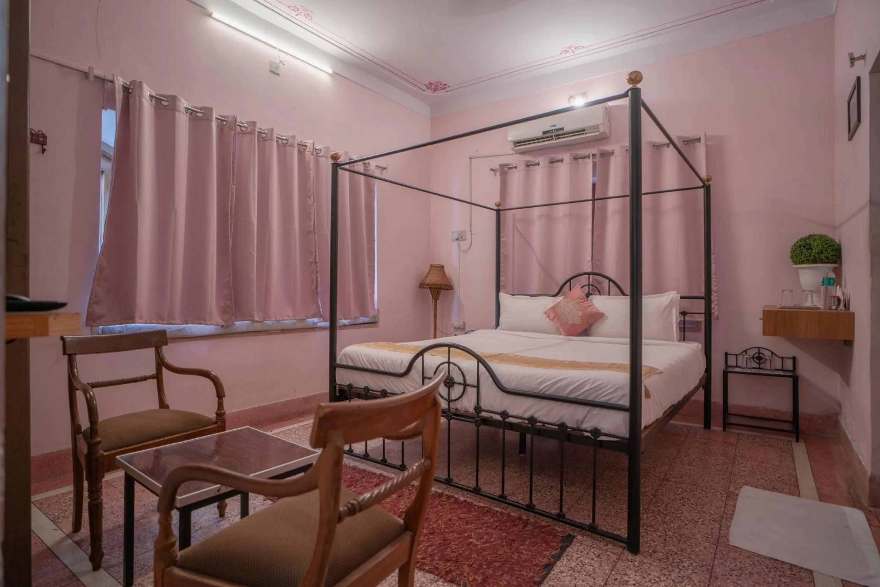 Bedroom, Bed in Hotel Ambavgarh Palace