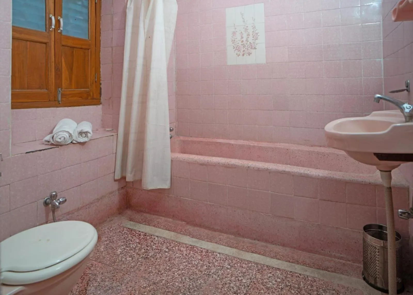 Toilet in Hotel Ambavgarh Palace