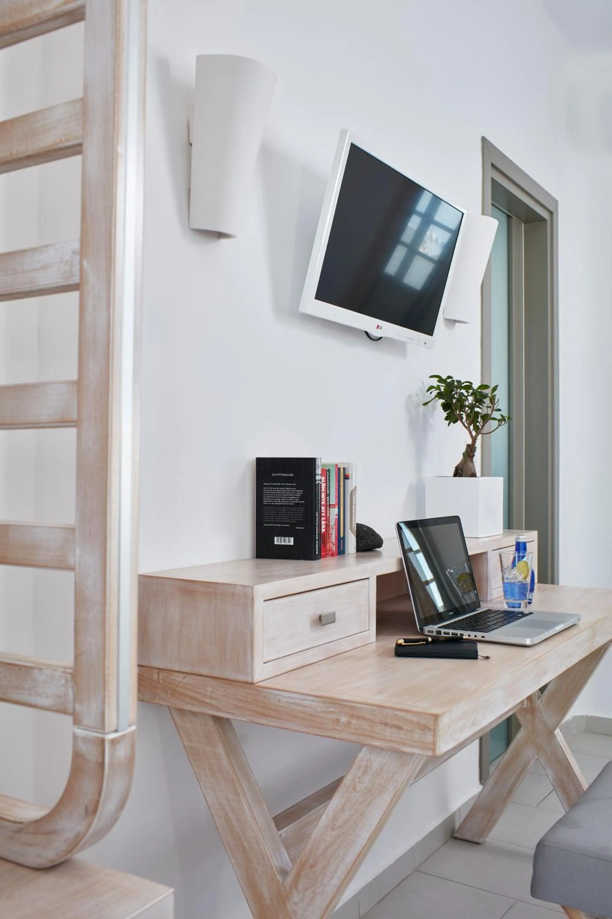 TV and multimedia in Aegean Plaza Hotel