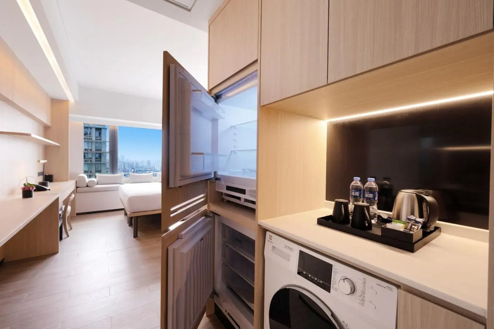 Kitchen or kitchenette, Bed in Metropolitan Residence Kitchen or kitchenette, Bed in Metropolitan Residence